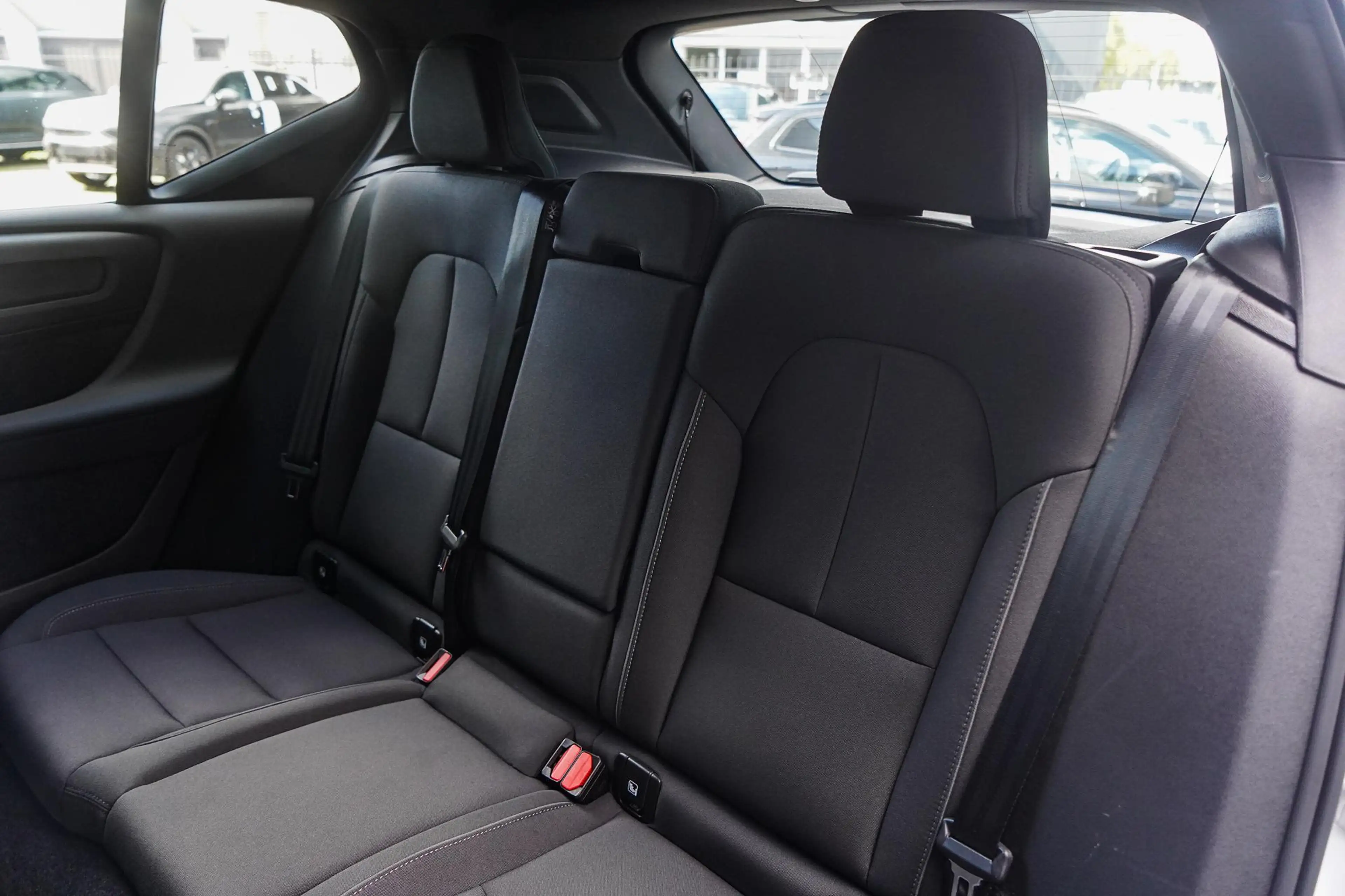 Volvo EX40 Single Motor Extended Range Plus 82 kWh — photo 14