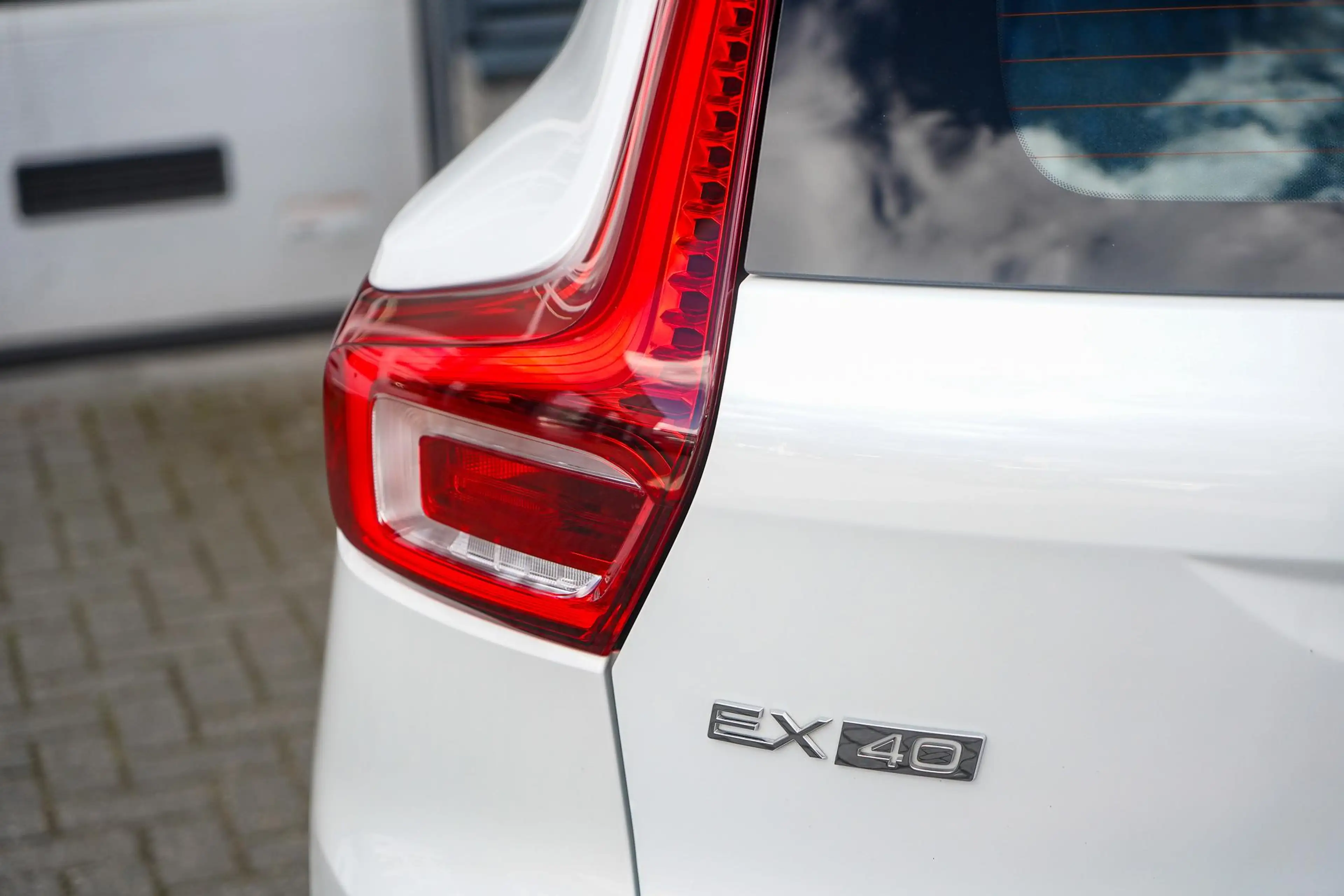 Volvo EX40 Single Motor Extended Range Plus 82 kWh — photo 8