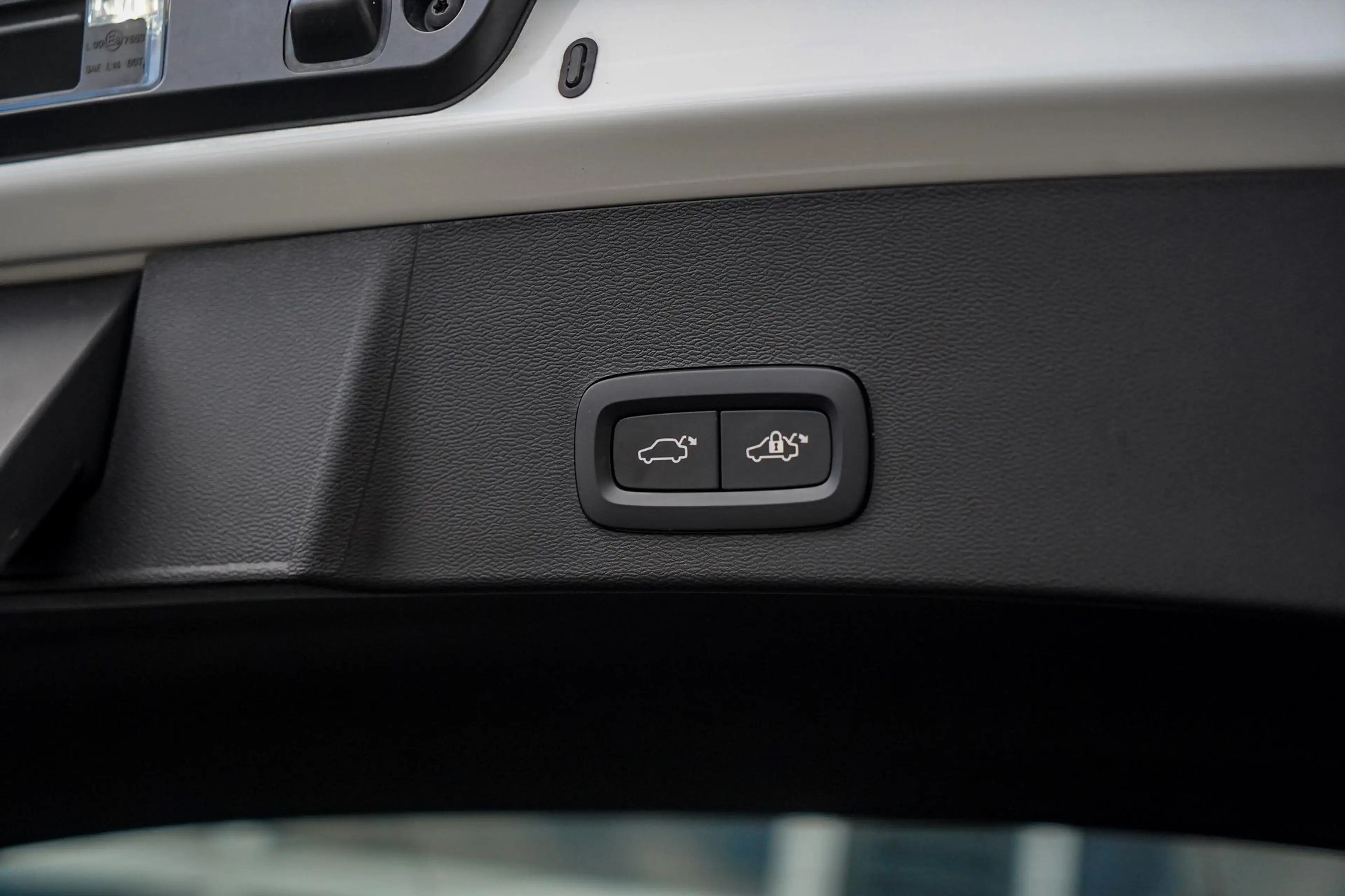 Volvo EX40 Single Motor Extended Range Plus 82 kWh — photo 11