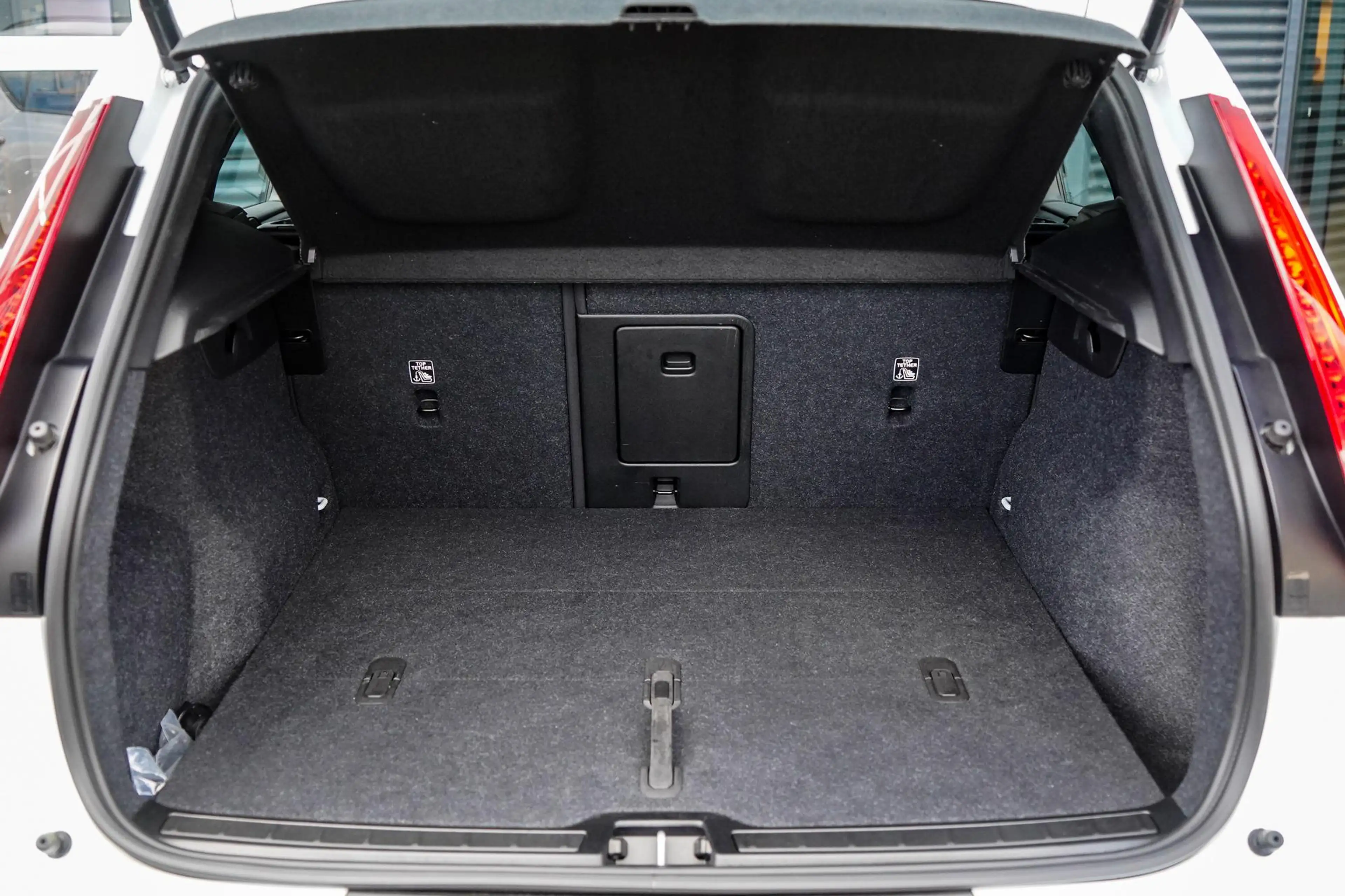 Volvo EX40 Single Motor Extended Range Plus 82 kWh — photo 10