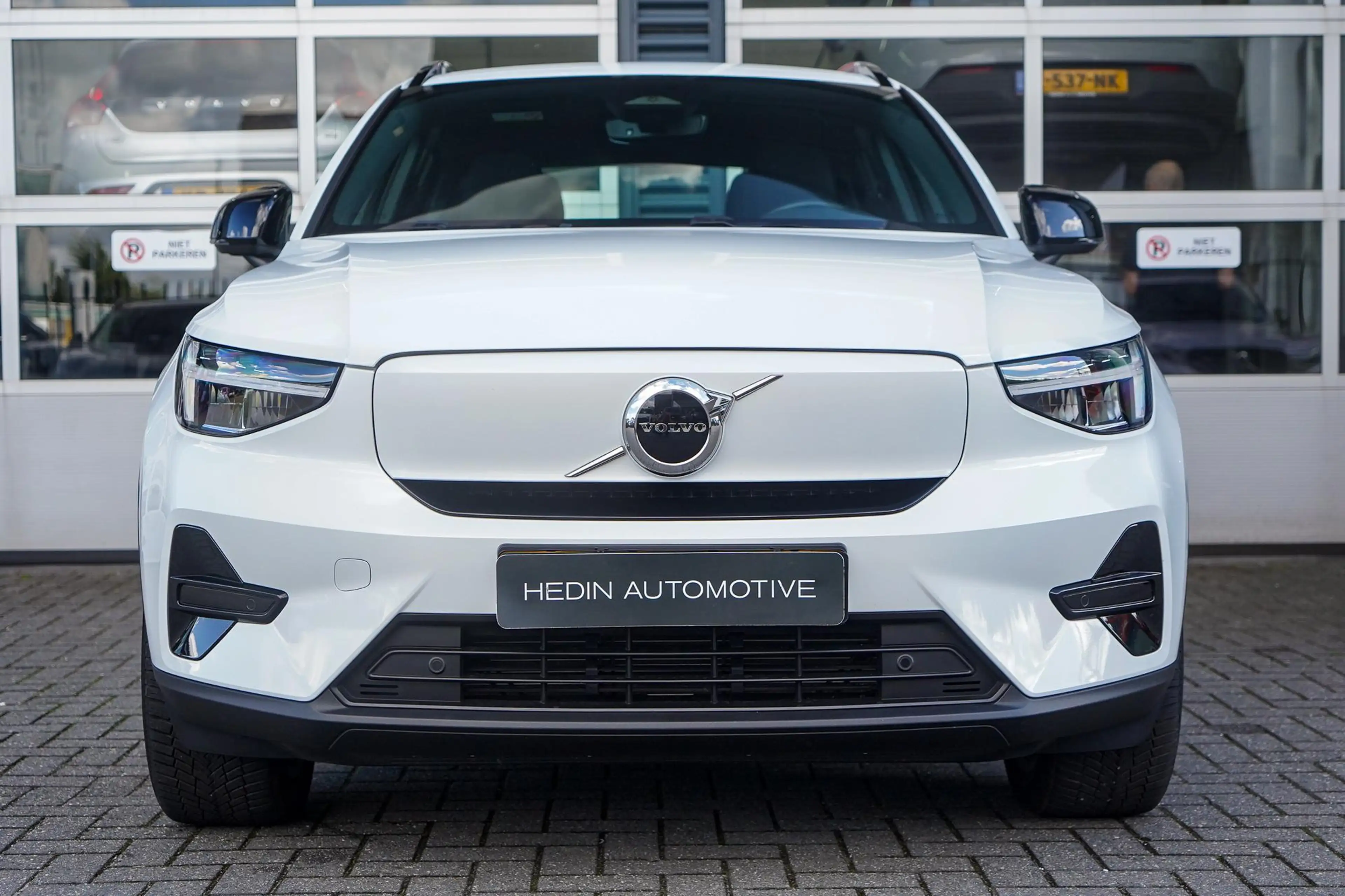Volvo EX40 Single Motor Extended Range Plus 82 kWh — photo 2