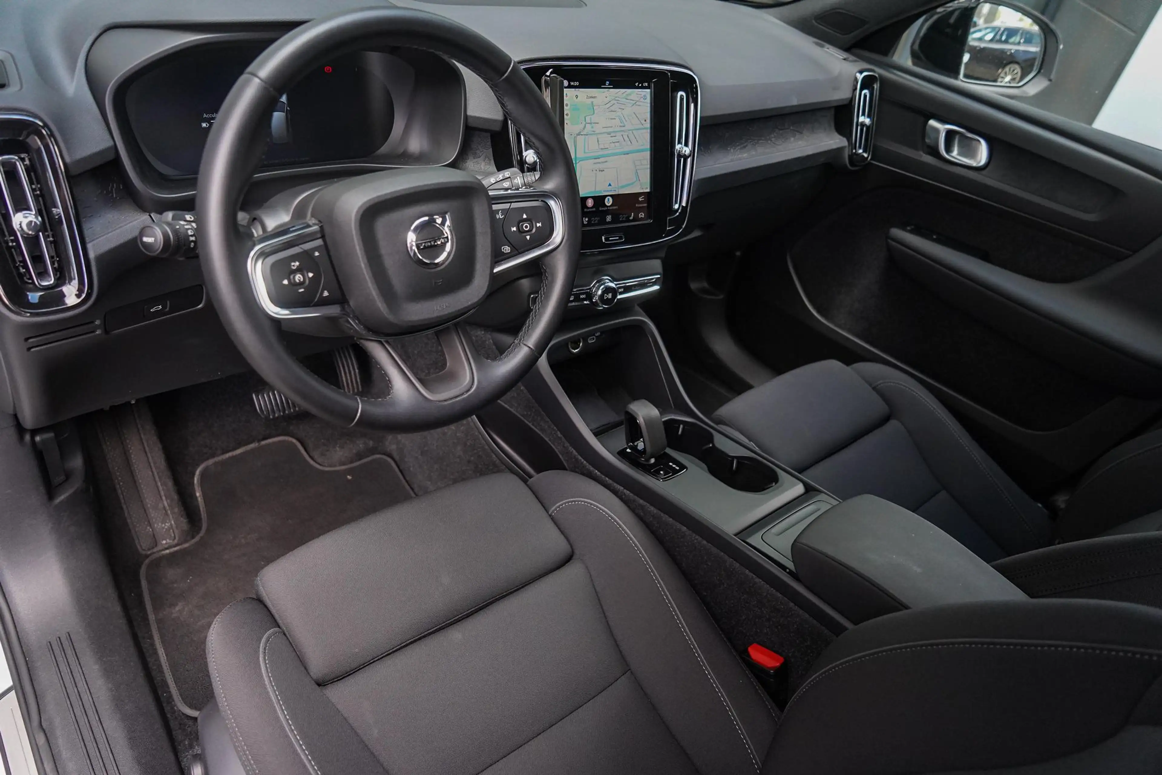 Volvo EX40 Single Motor Extended Range Plus 82 kWh — photo 12