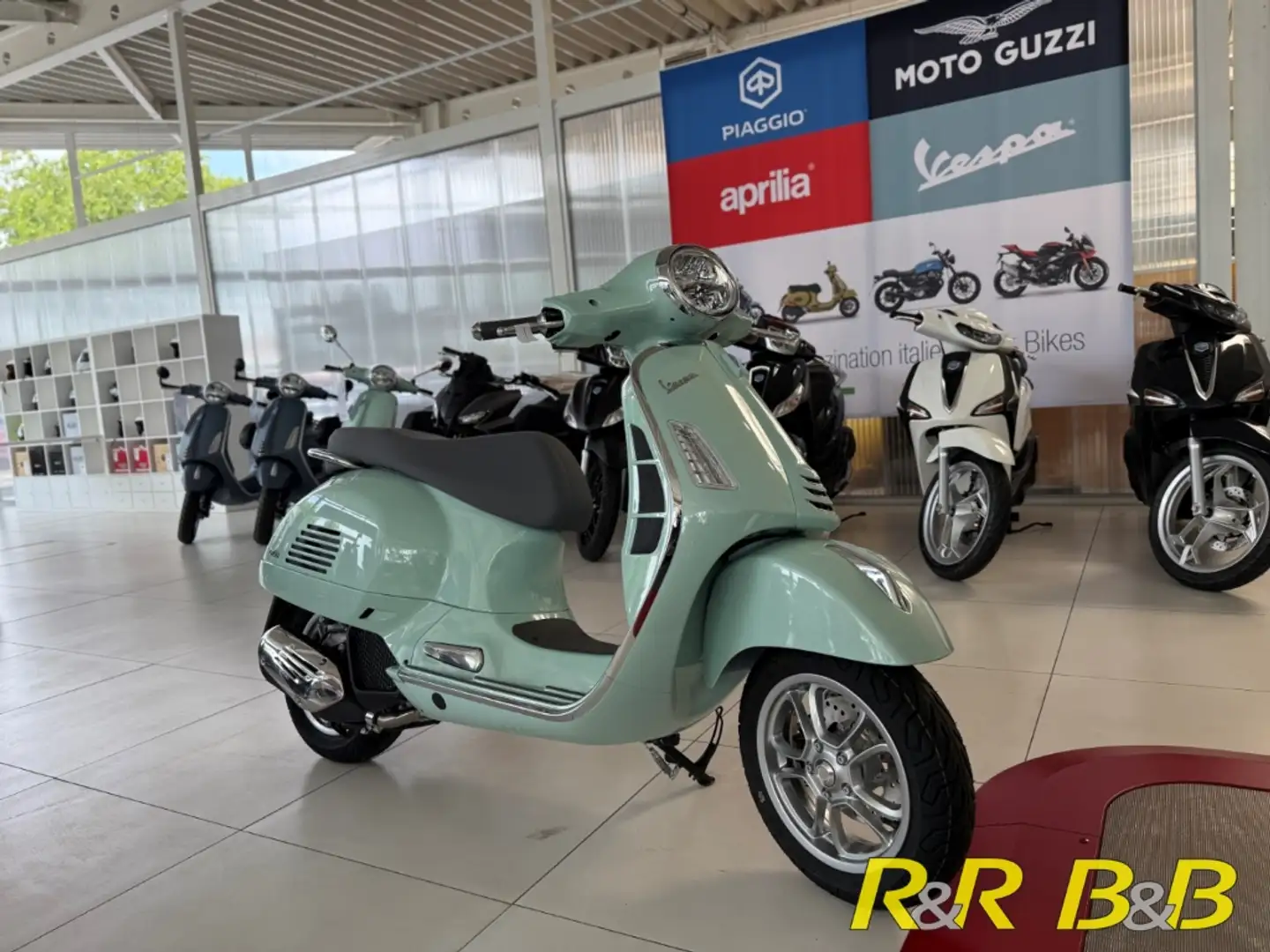 Vespa GTS 125 E5+ AT KEYLESS+LED-LICHT+BT+FSE+ALU+ABS Zielony - 1
