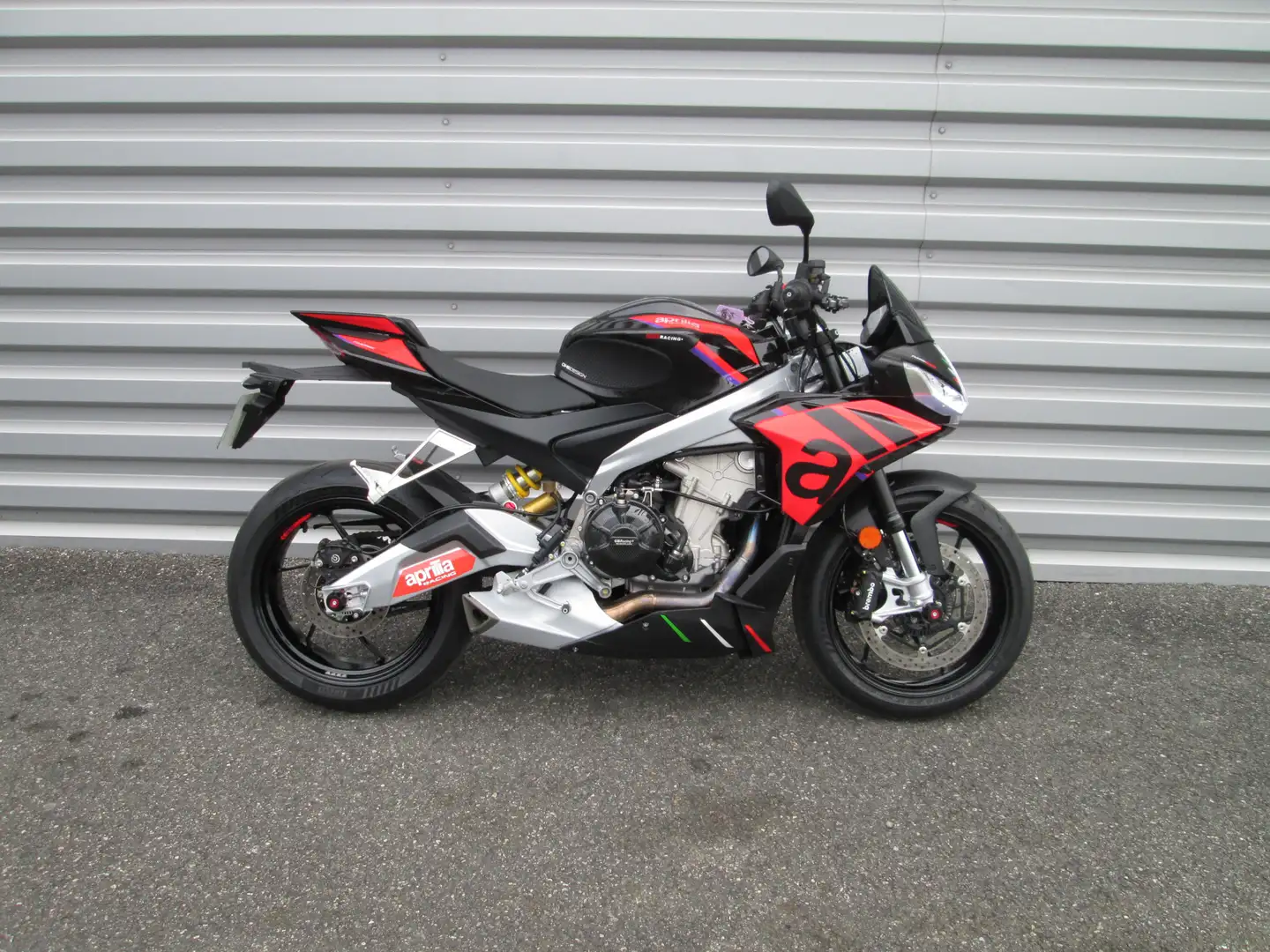 Aprilia Tuono Zwart - 2