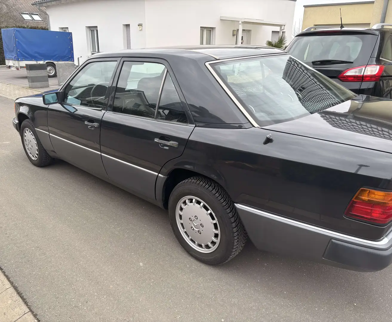 Mercedes-Benz E 230 - 1