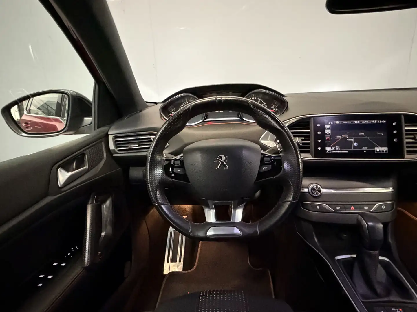 Peugeot 308 1.2 PureTech GT-line Automaat|Nieuwe Riem|Navi|LED Roşu - 2