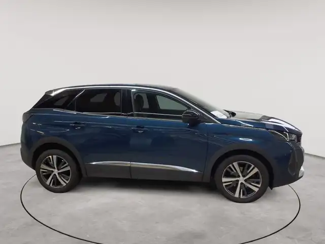 Peugeot 3008 view 3