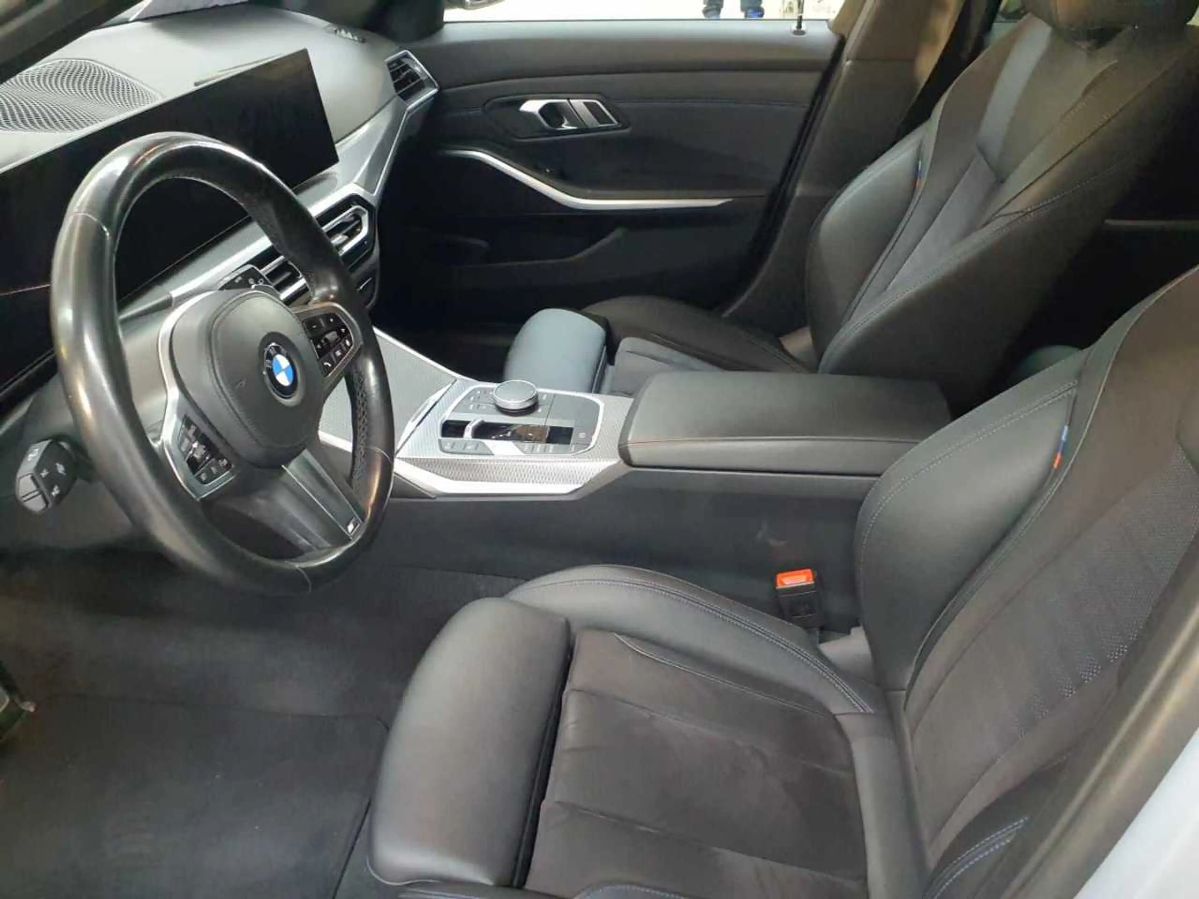 BMW 330 330d Touring Aut. M-SPORT AHK LED PDC — photo 7
