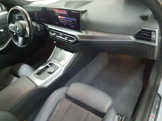 BMW 3 Series view 9