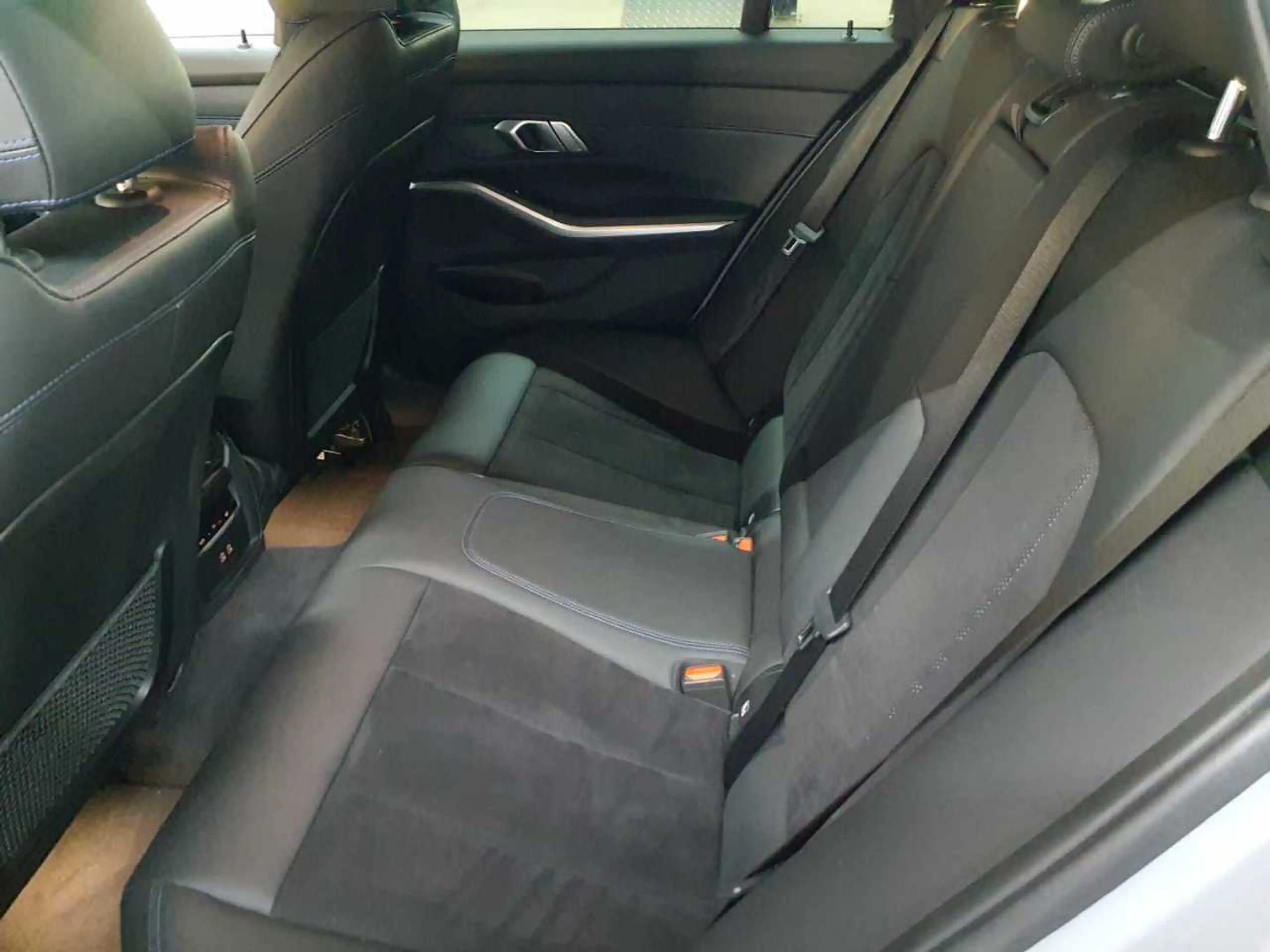 BMW 330 330d Touring Aut. M-SPORT AHK LED PDC — photo 13