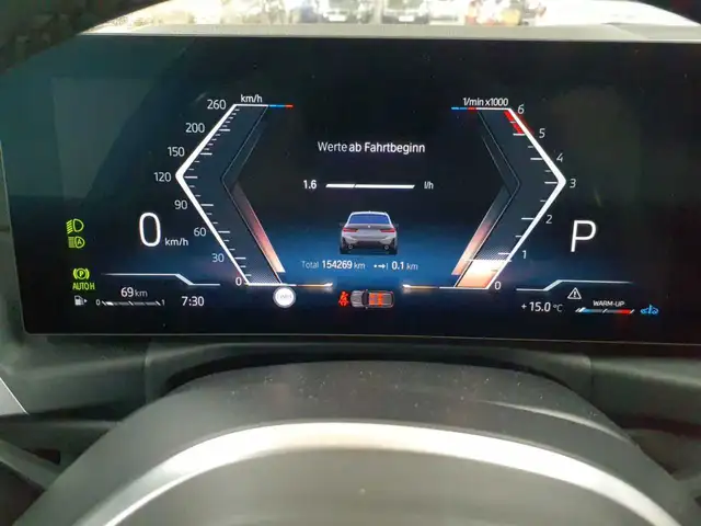 BMW 3 Series view 11