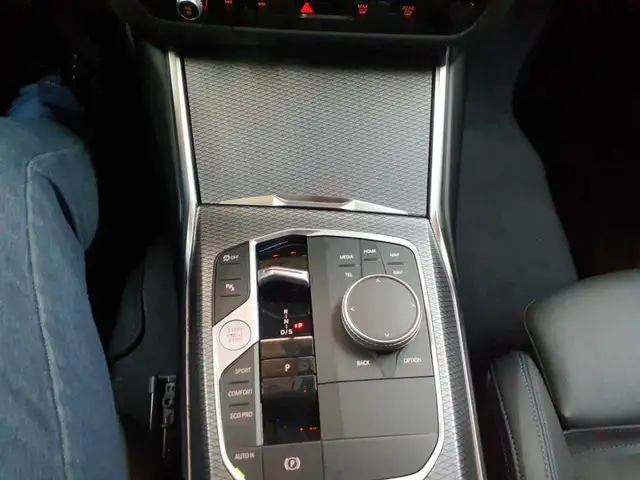 BMW 3 Series view 10