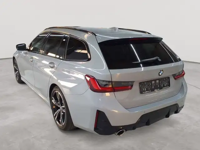 BMW 3 Series view 5