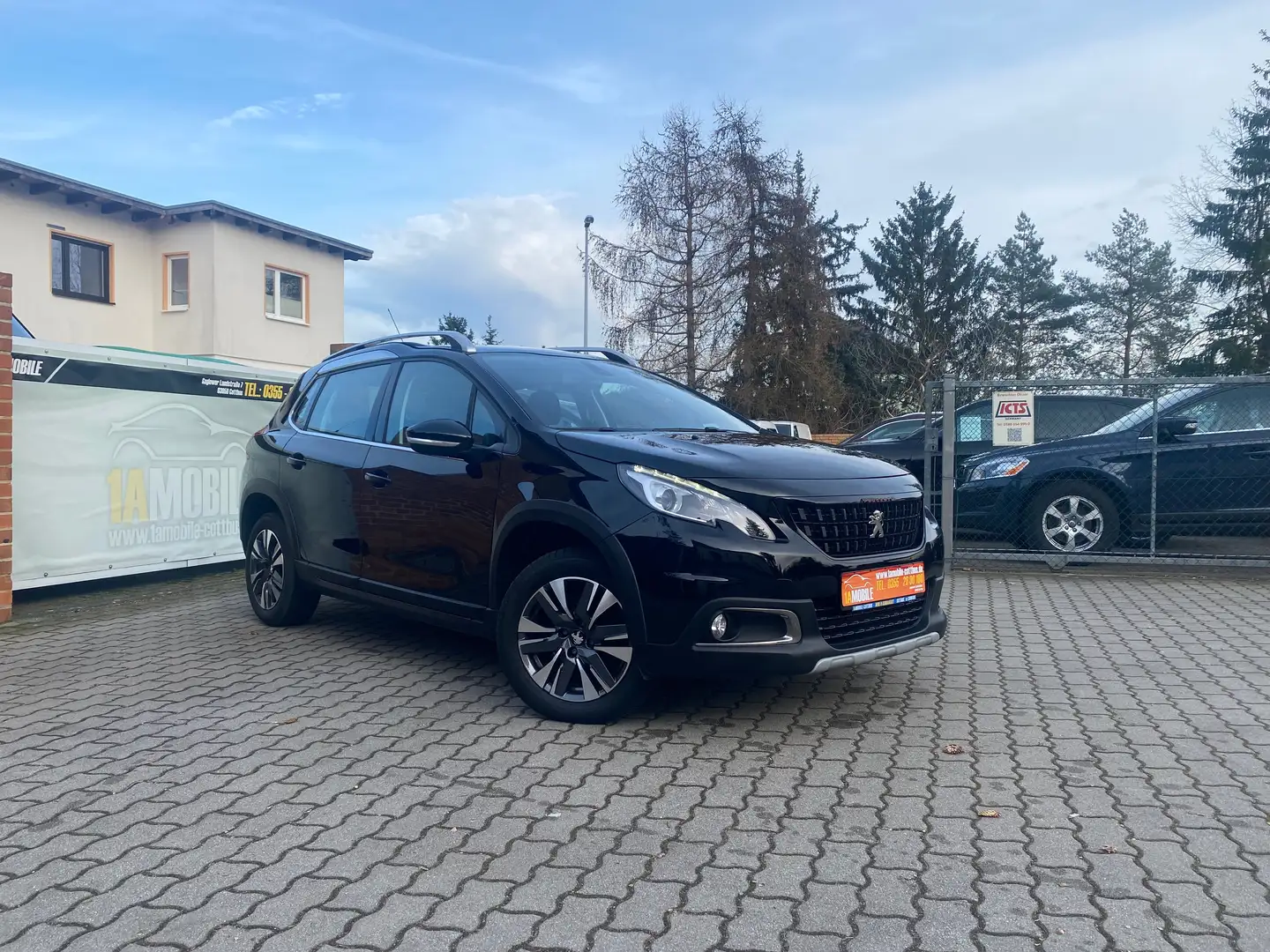 Peugeot 2008 Allure Panorama-Dach Sitzh. Navi  AHK Schwarz - 2