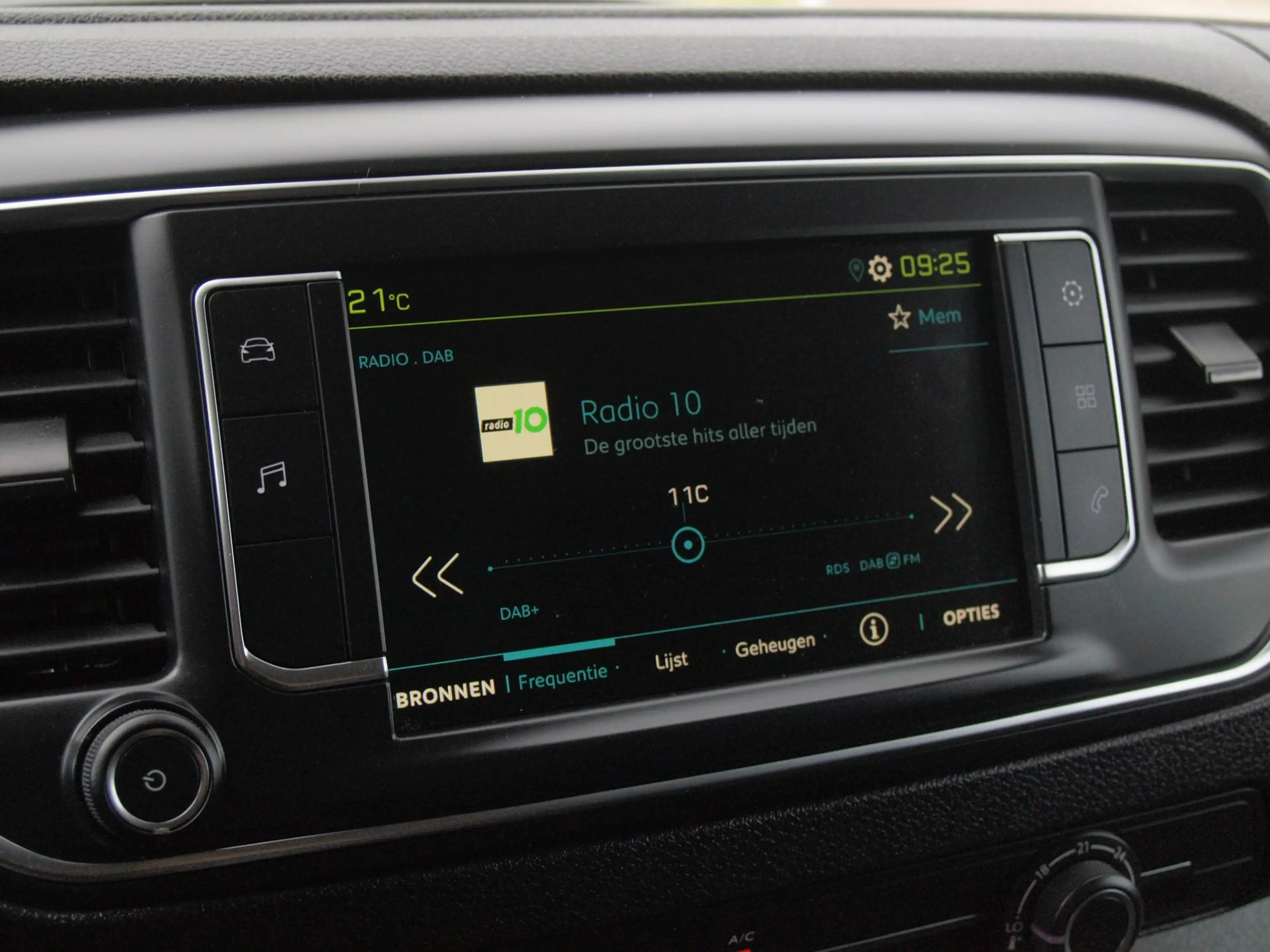 Peugeot e-Expert Standard Premium 75 kWh | Side bars | Apple Carpla — photo 18