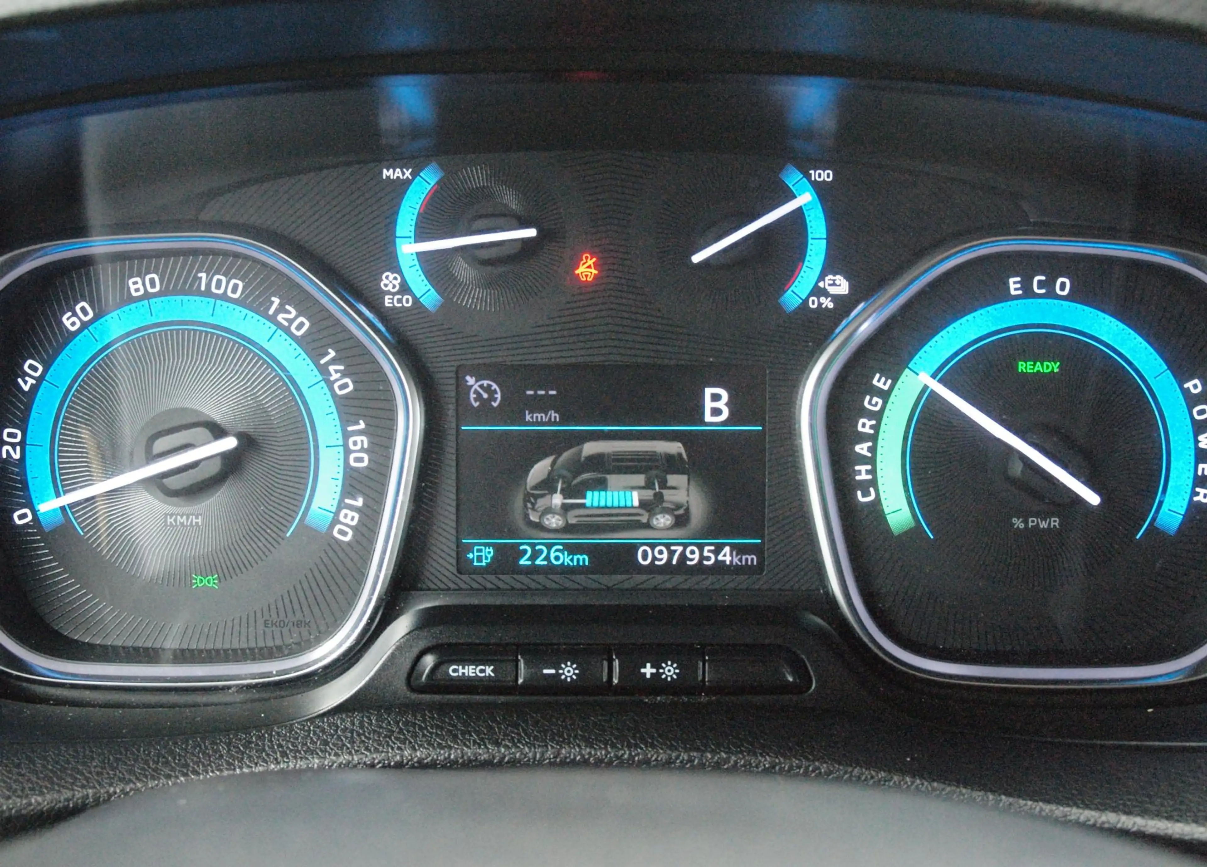 Peugeot e-Expert Standard Premium 75 kWh | Side bars | Apple Carpla — photo 17