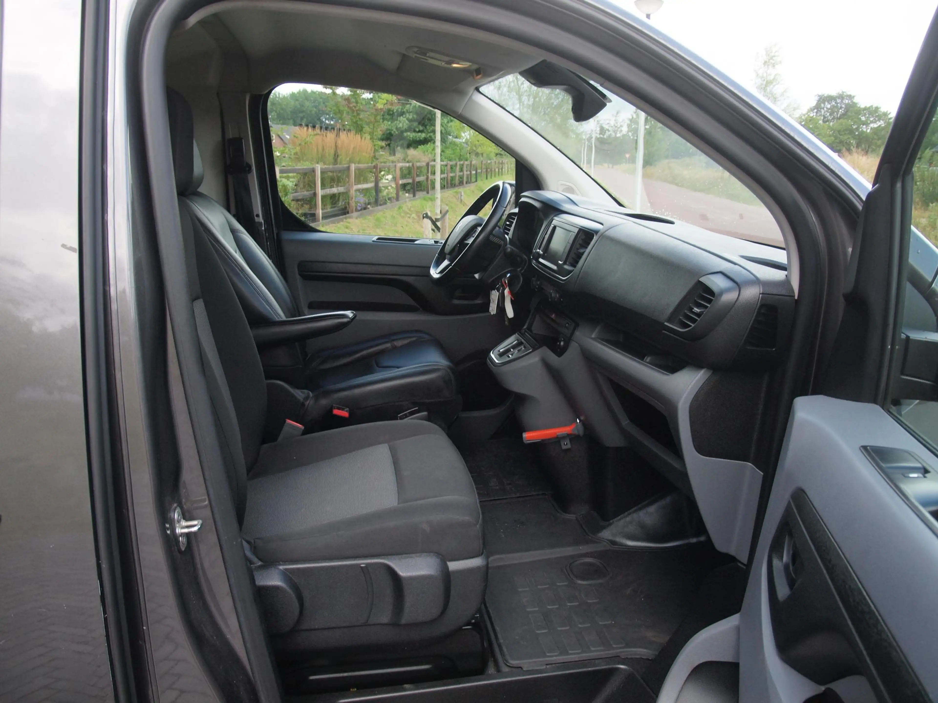 Peugeot e-Expert Standard Premium 75 kWh | Side bars | Apple Carpla — photo 14
