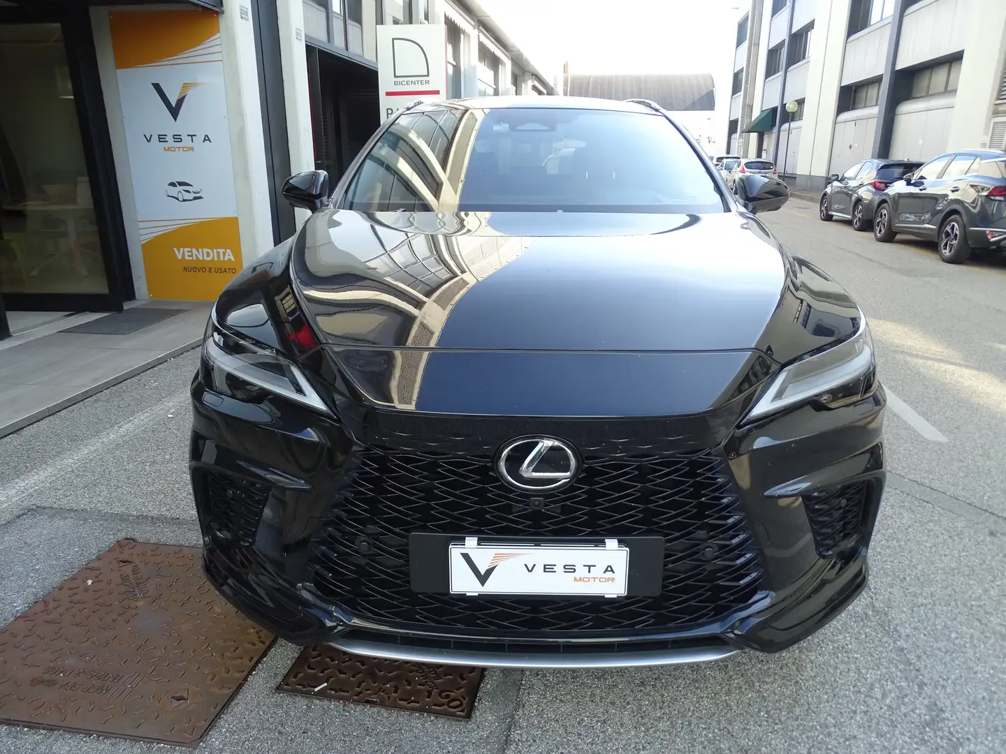 Lexus RX 500h RX V 2023 2.4 hybrid turbo F-Sport+ 6at Schwarz - 2