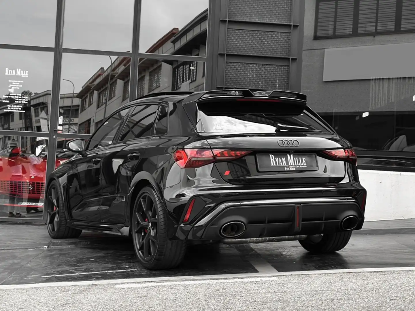 Audi RS3 Sportback quattro S tronic Чёрный - 2