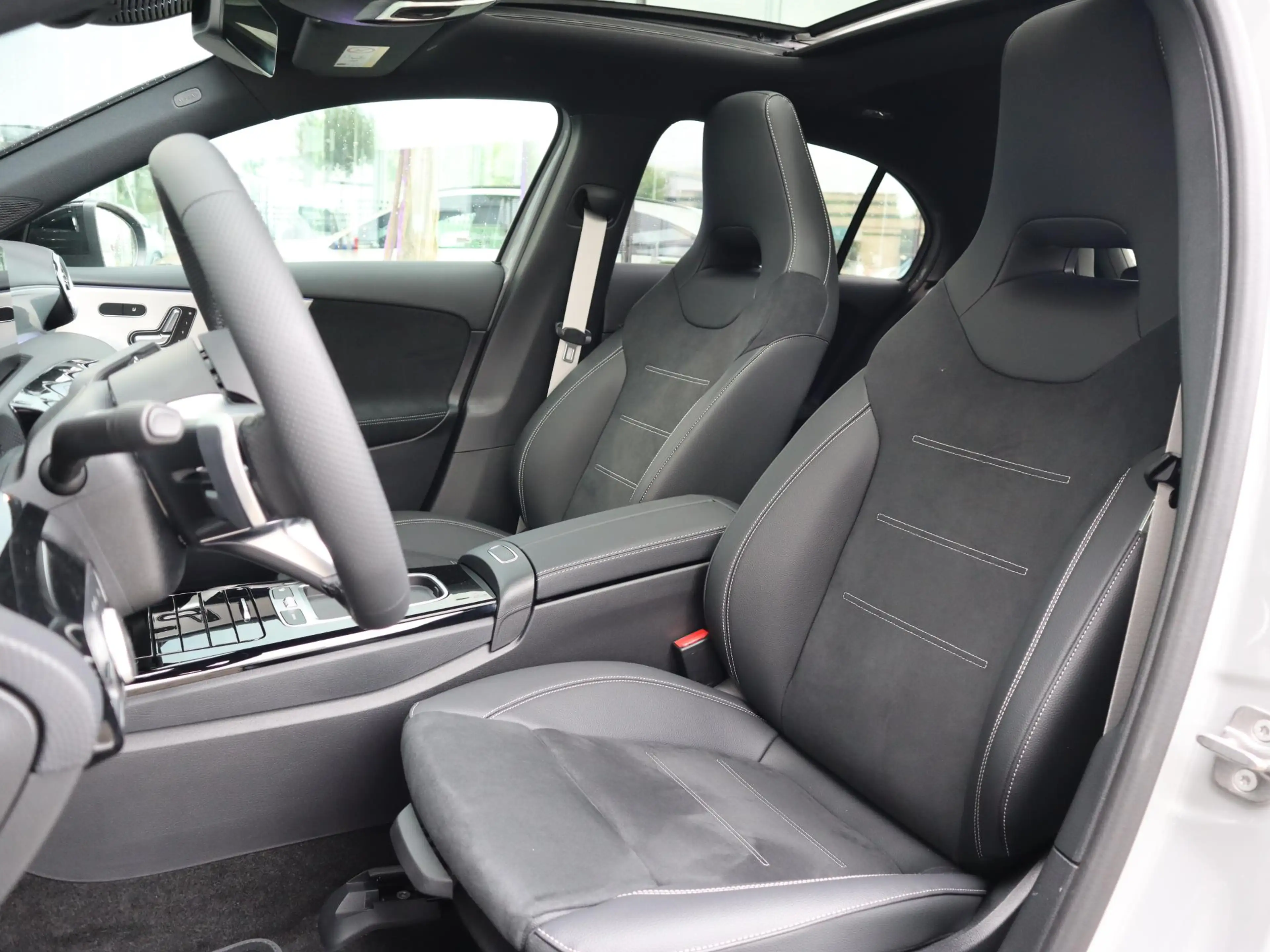 Mercedes-Benz A 250 e 140 Year Edition — photo 13