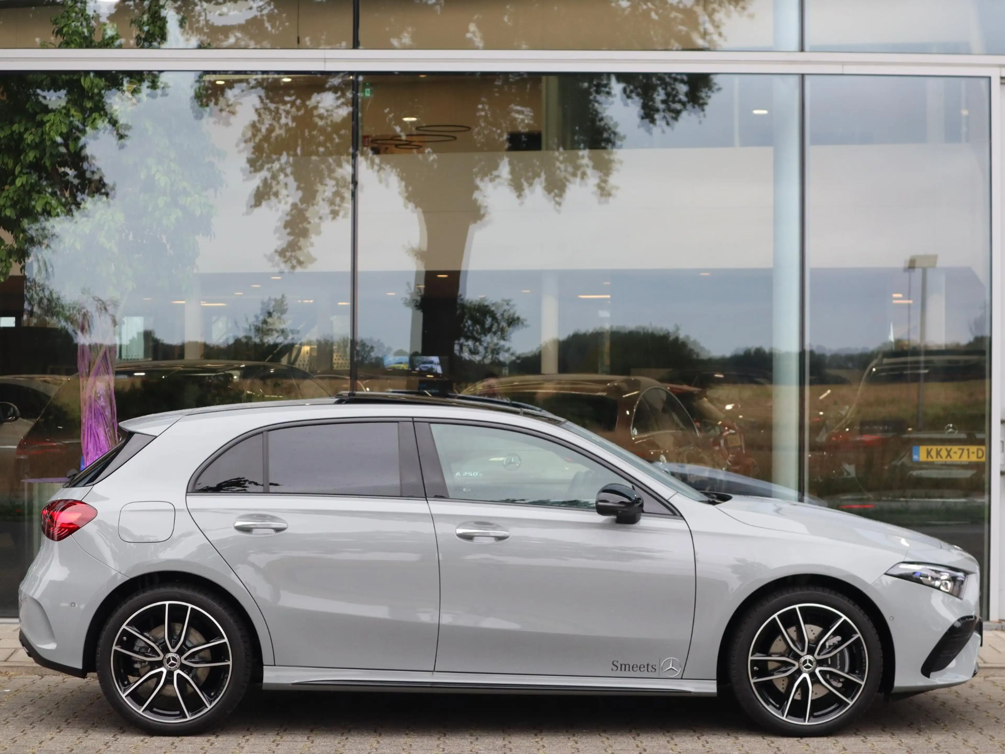 Mercedes-Benz A 250 e 140 Year Edition — photo 5