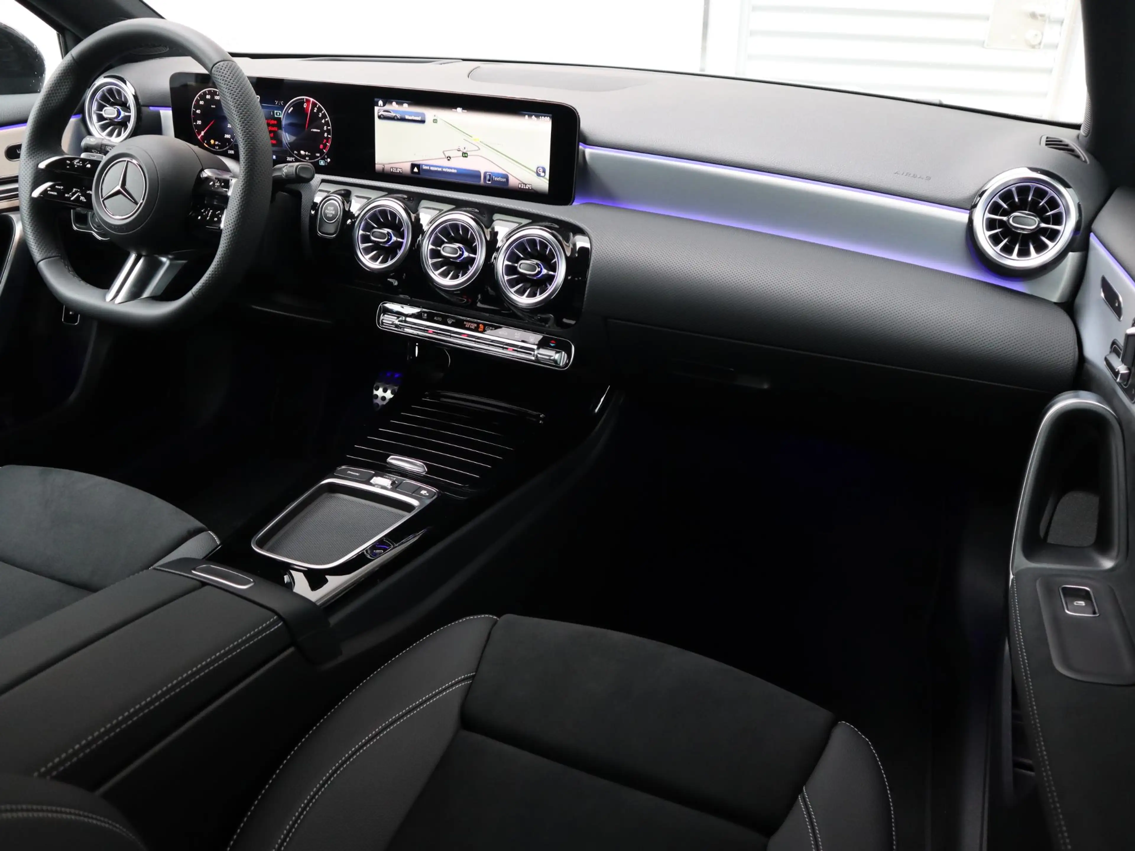Mercedes-Benz A 250 e 140 Year Edition — photo 3