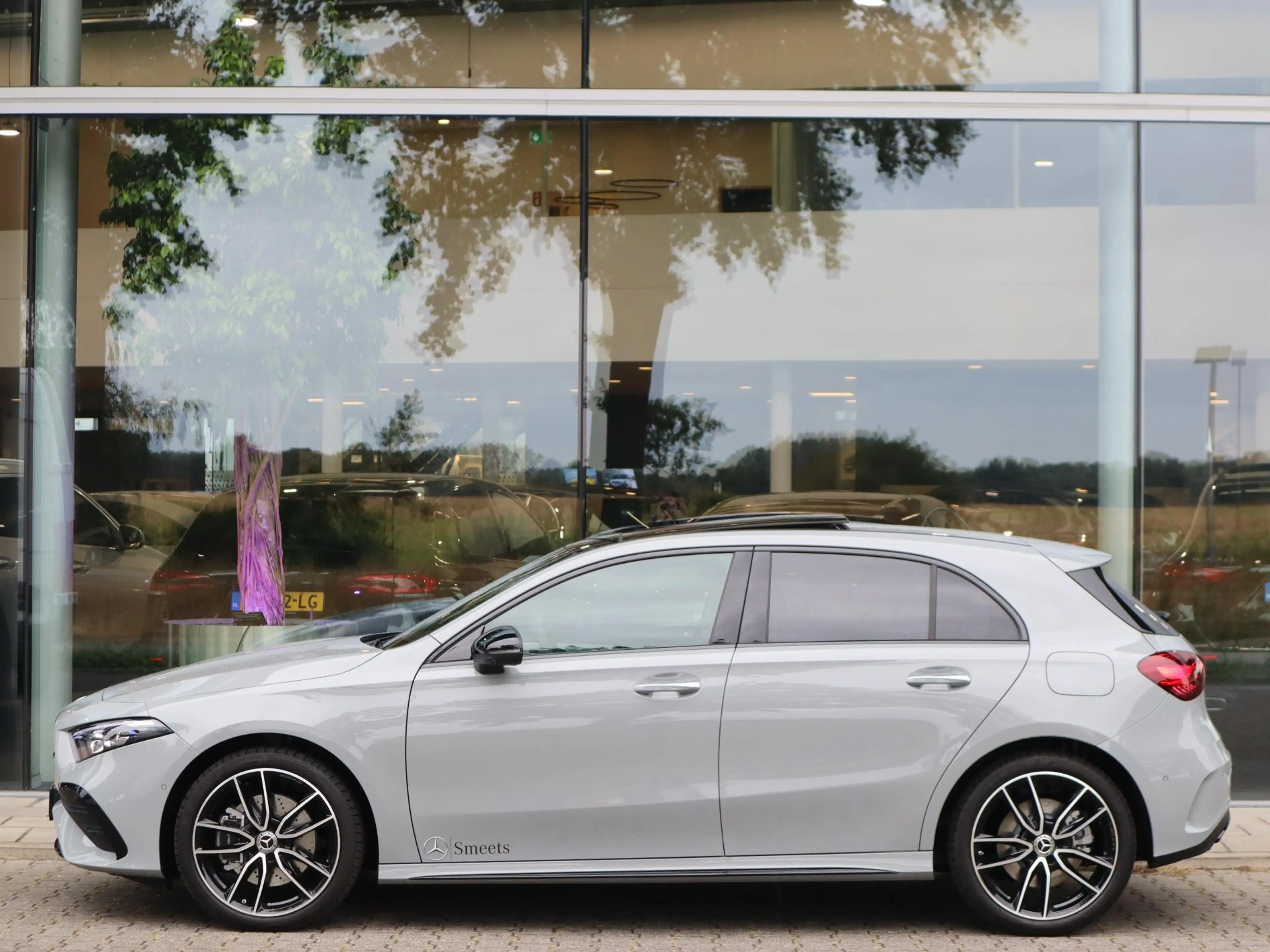 Mercedes-Benz A 250 e 140 Year Edition — photo 4
