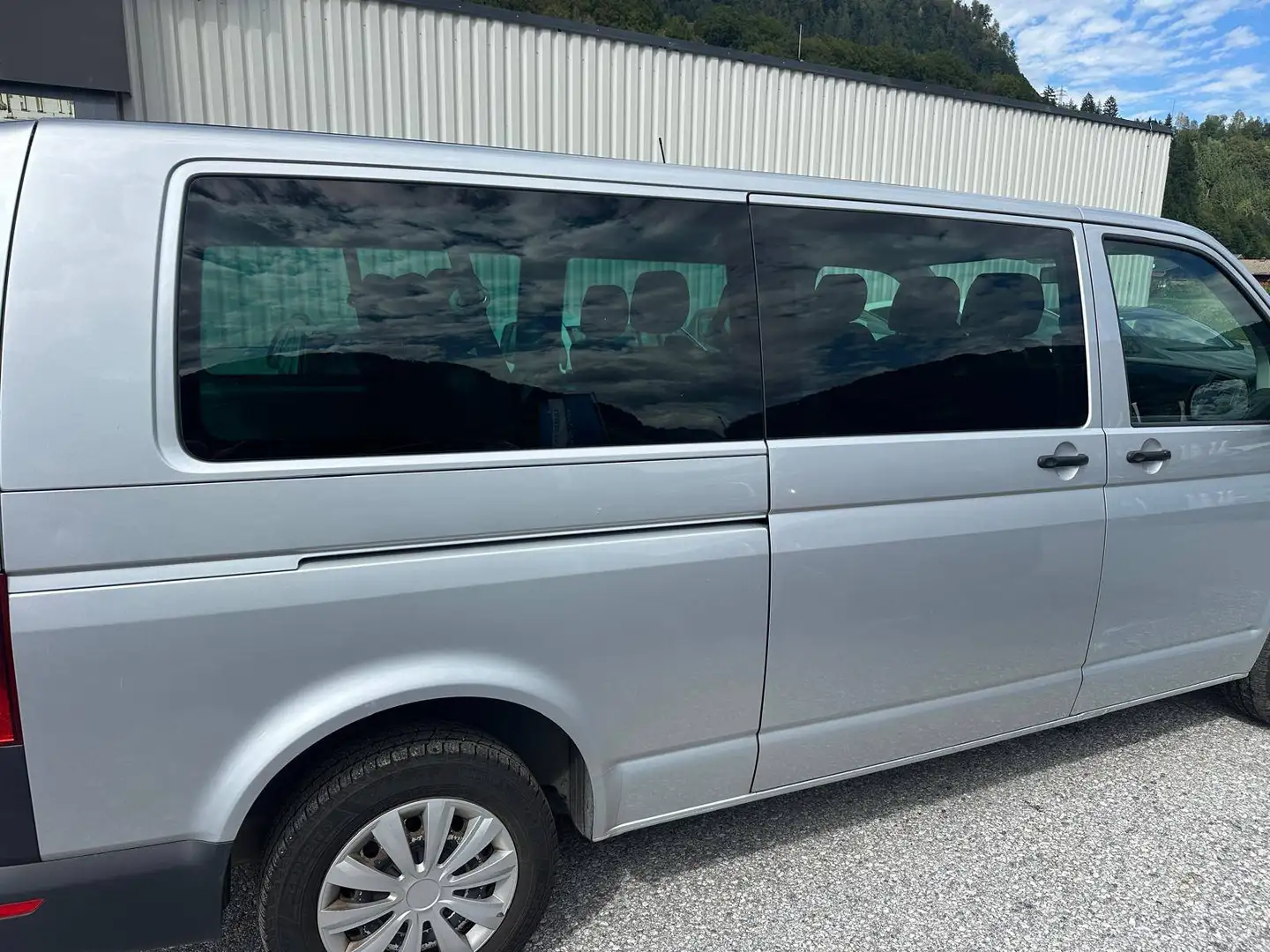 Volkswagen T6 Kombi lang 4Motion Grau - 2
