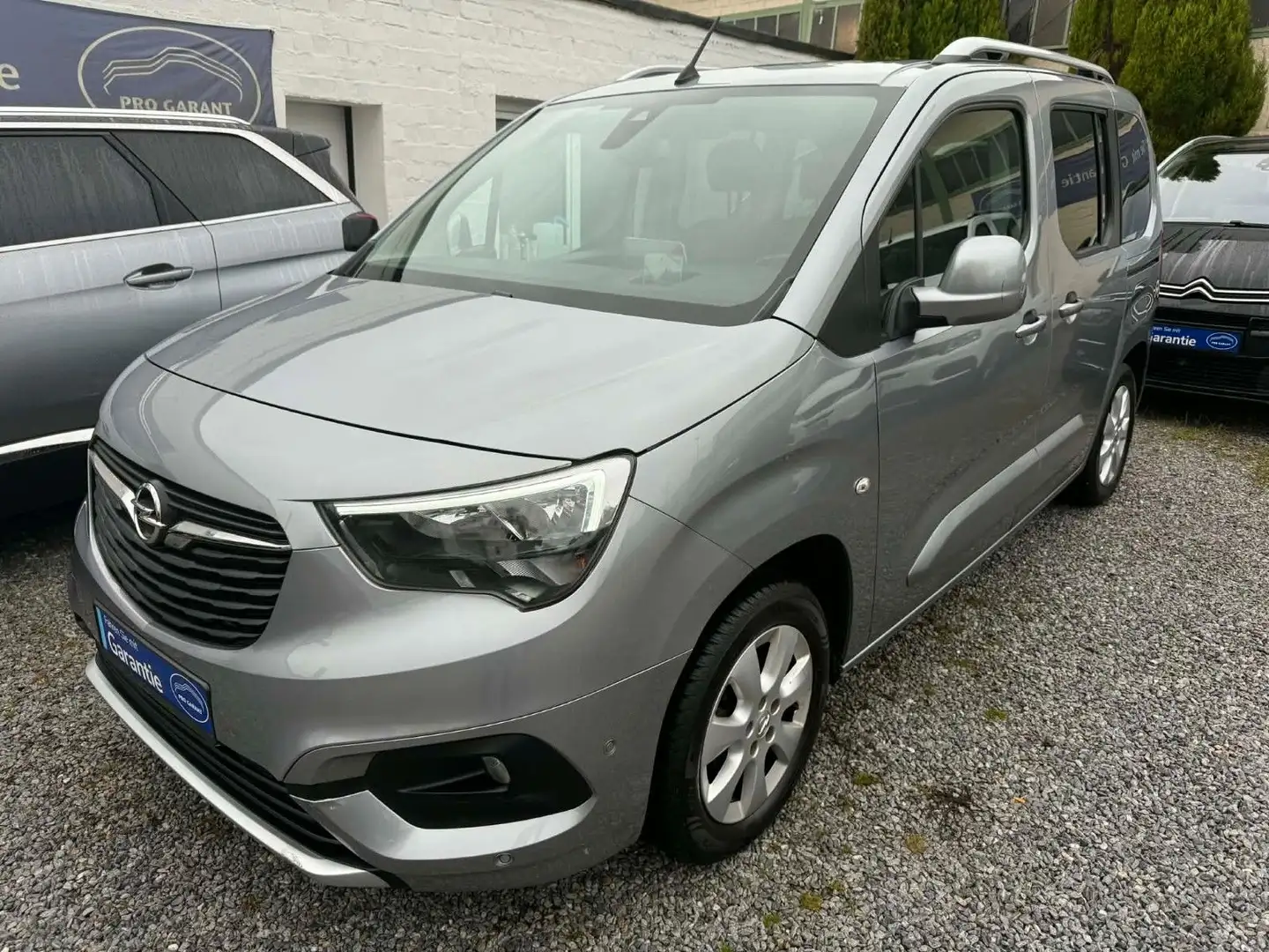 Opel Combo 1.5 CDTI*Panorama*Kamera*AHK*Navi*Head Up* Grau - 1