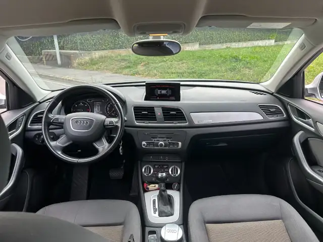 Audi Q3 view 10