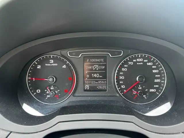 Audi Q3 view 9