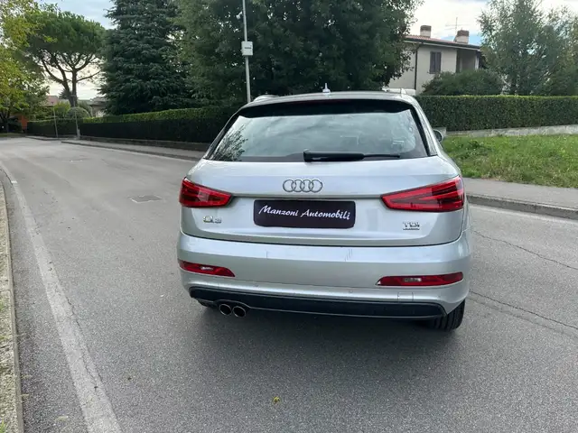 Audi Q3 view 15