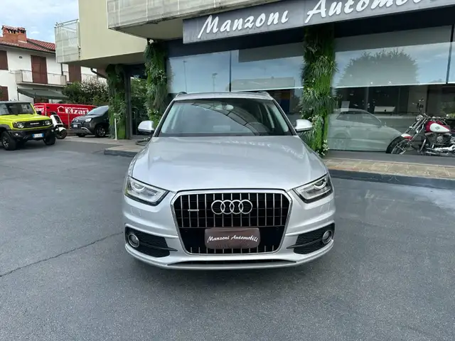 Audi Q3 view 3