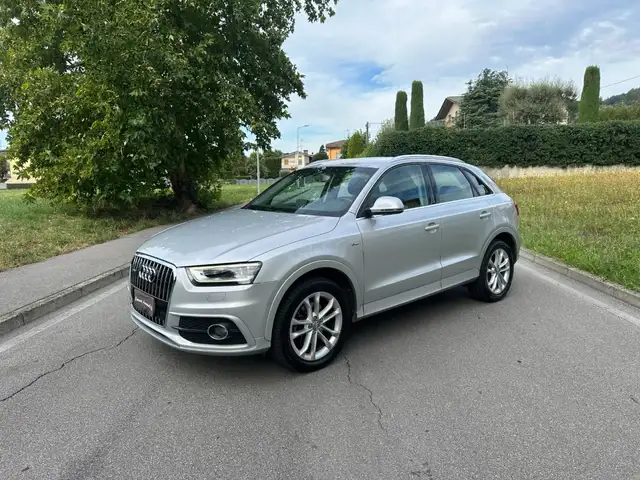 Audi Q3 view 12