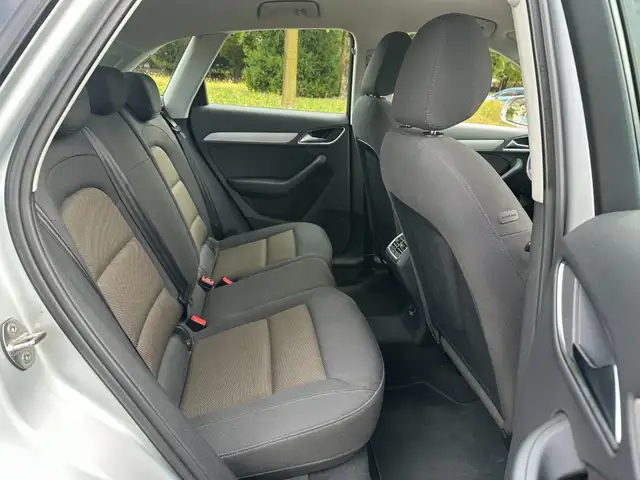 Audi Q3 view 8