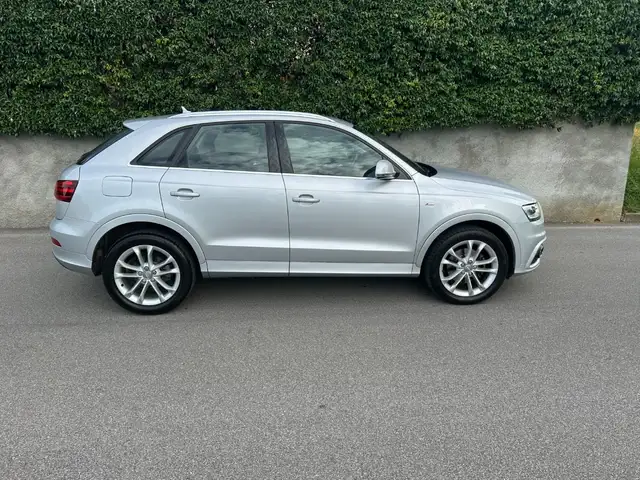 Audi Q3 view 11