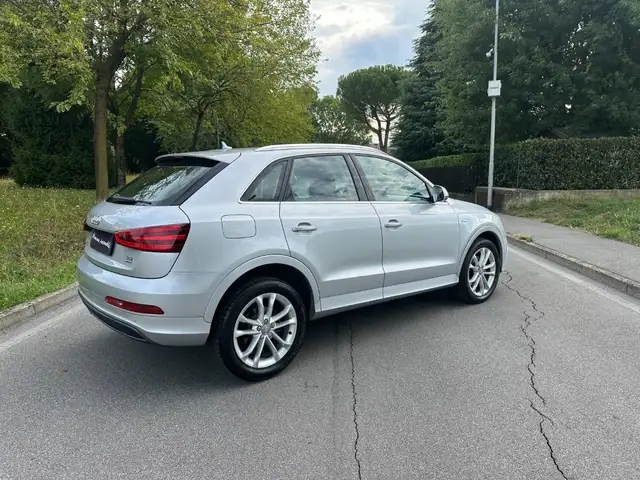 Audi Q3 view 14