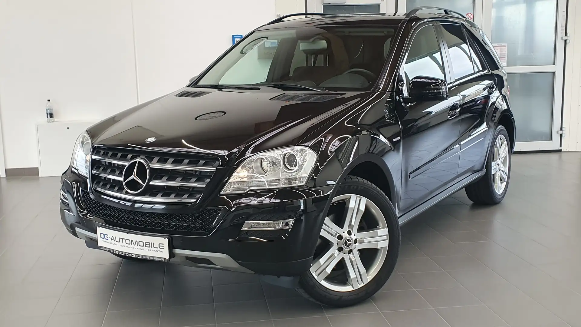 Mercedes-Benz ML 300 CDI 4Matic*Bi-Xenon*AHK*NAVI*SHZ*8Fach Schwarz - 1