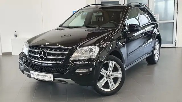 Mercedes-Benz ML 300 CDI 4Matic*Bi-Xenon*AHK*NAVI*SHZ*8Fach