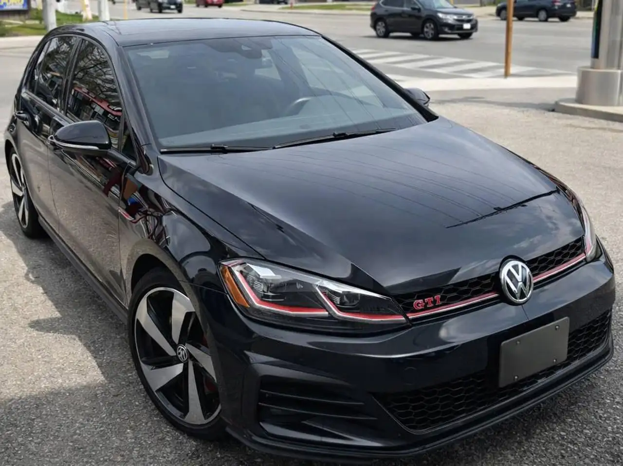 Volkswagen Golf GTI снимка Volkswagen Golf GTI