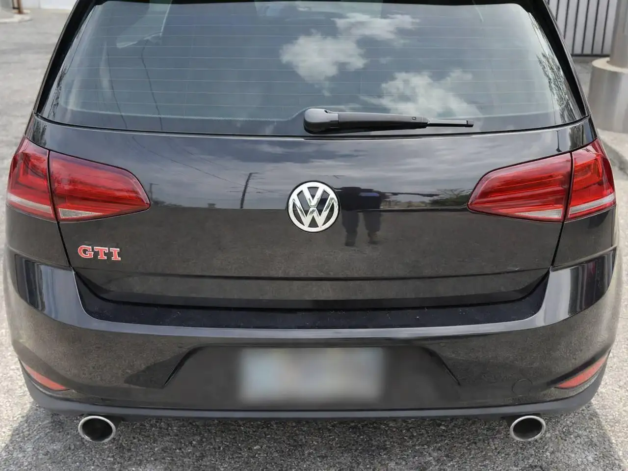 Volkswagen Golf GTI снимка Volkswagen Golf GTI