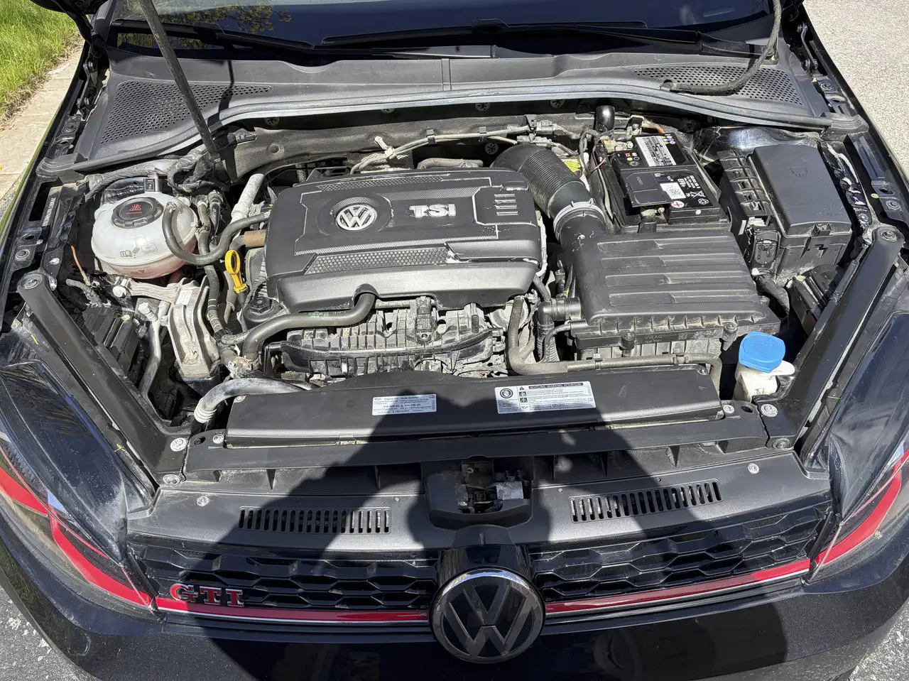 Volkswagen Golf GTI снимка Volkswagen Golf GTI