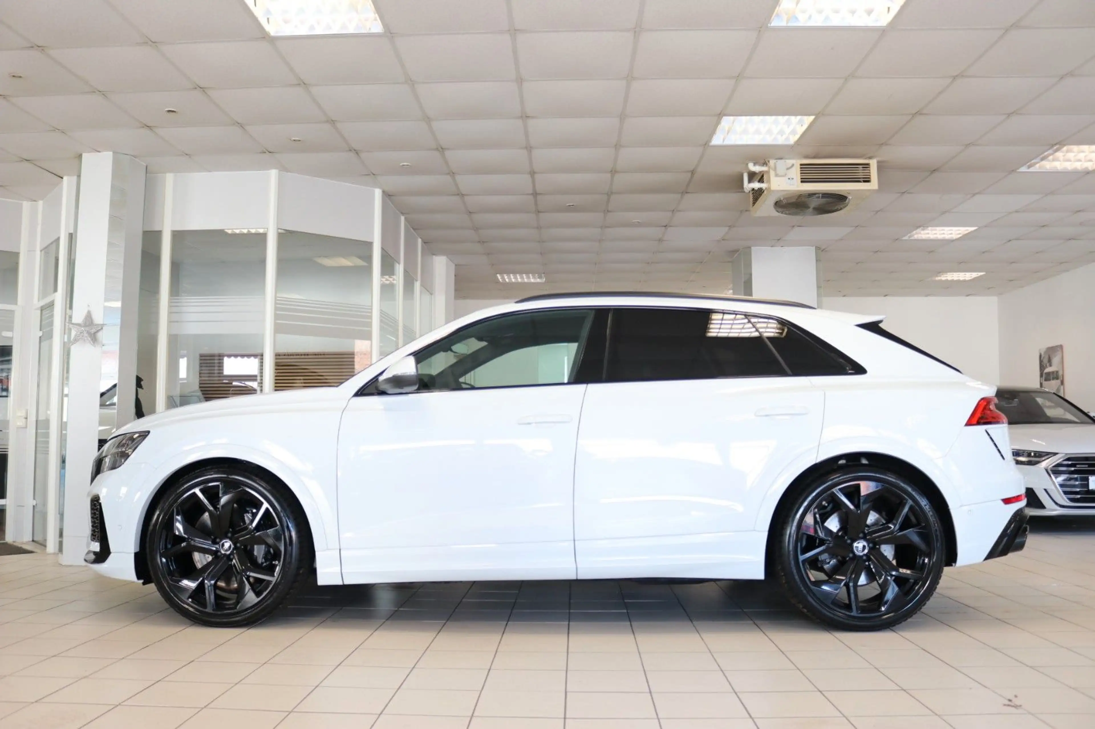 Audi RS Q8 Garantie Nachtsicht Carbon HUD 360° Pano — photo 14