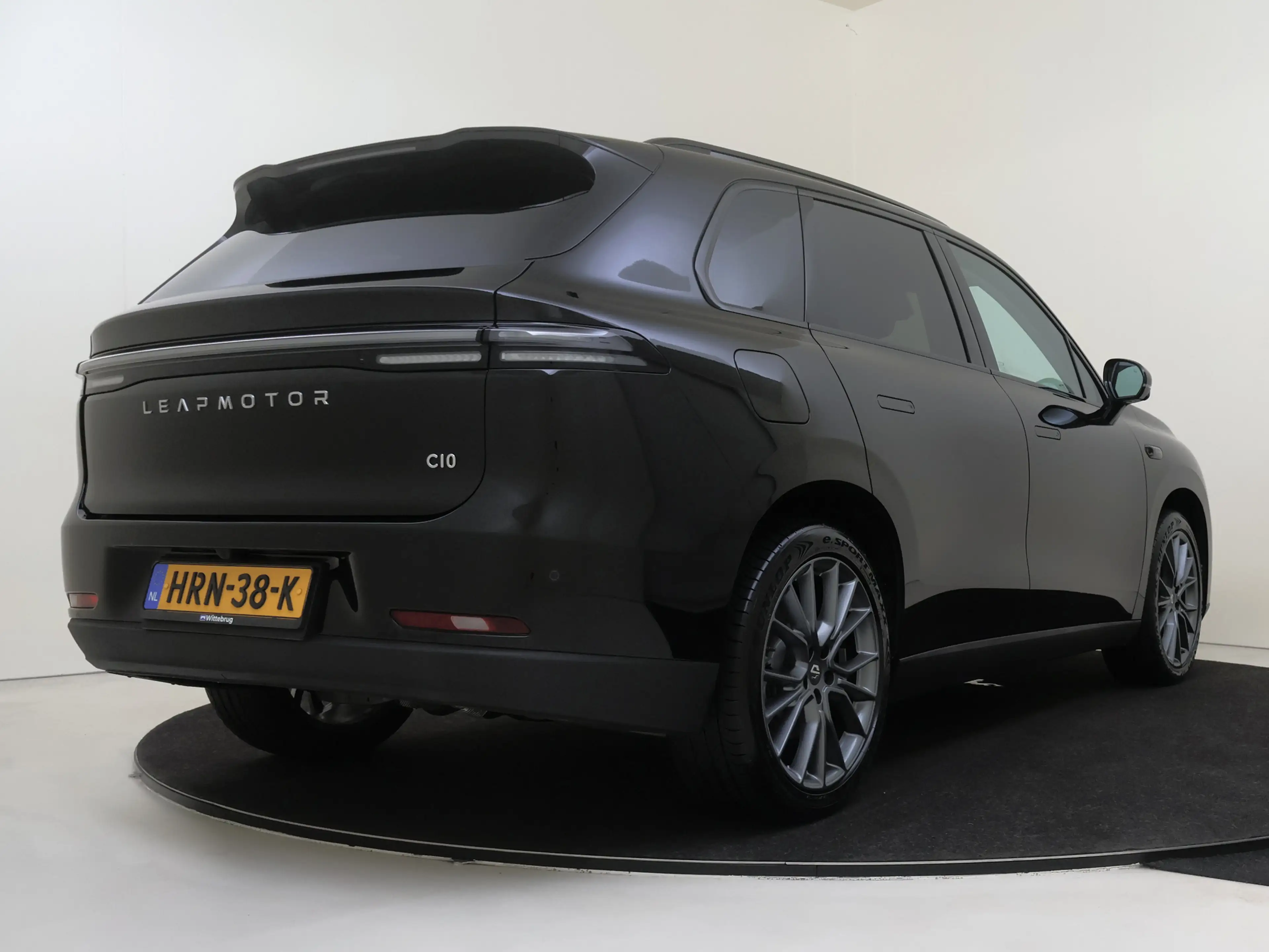 Leapmotor C10 REEV Design 28.4 kWh — photo 11
