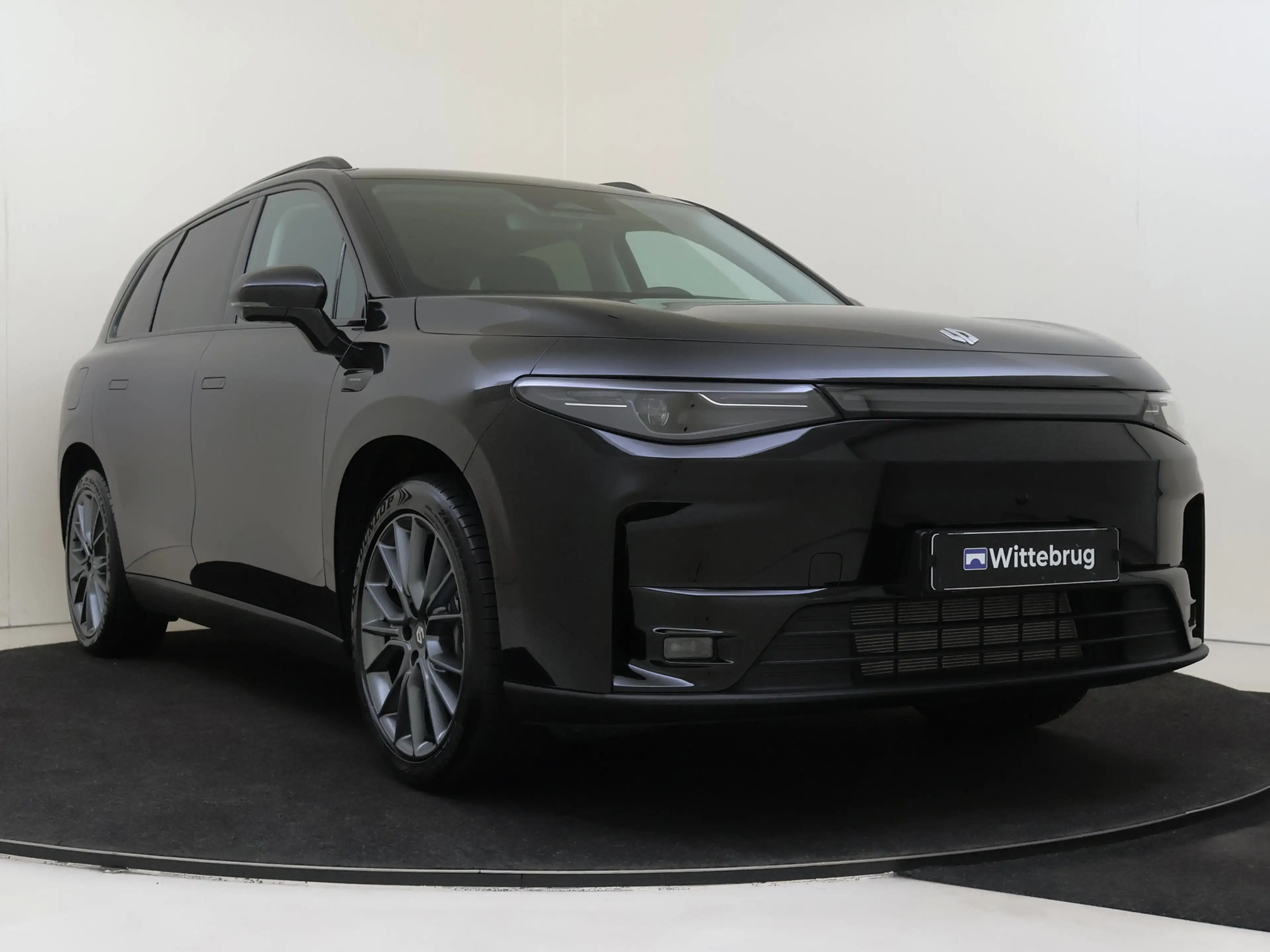 Leapmotor C10 REEV Design 28.4 kWh — photo 3