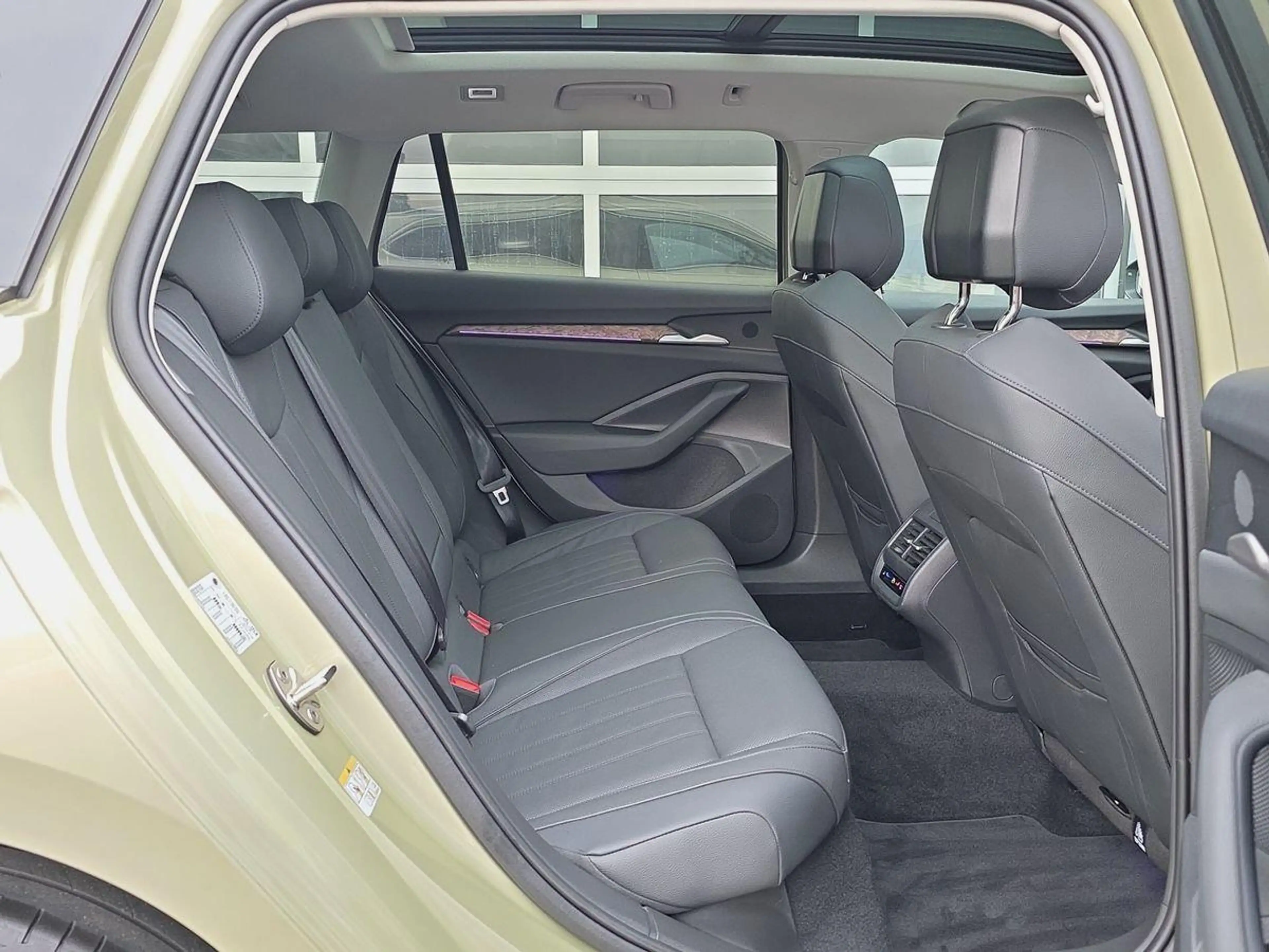 Skoda Superb TDI L&K STANDHZ PANO SITZBLF LEDER 360° ACC — photo 11