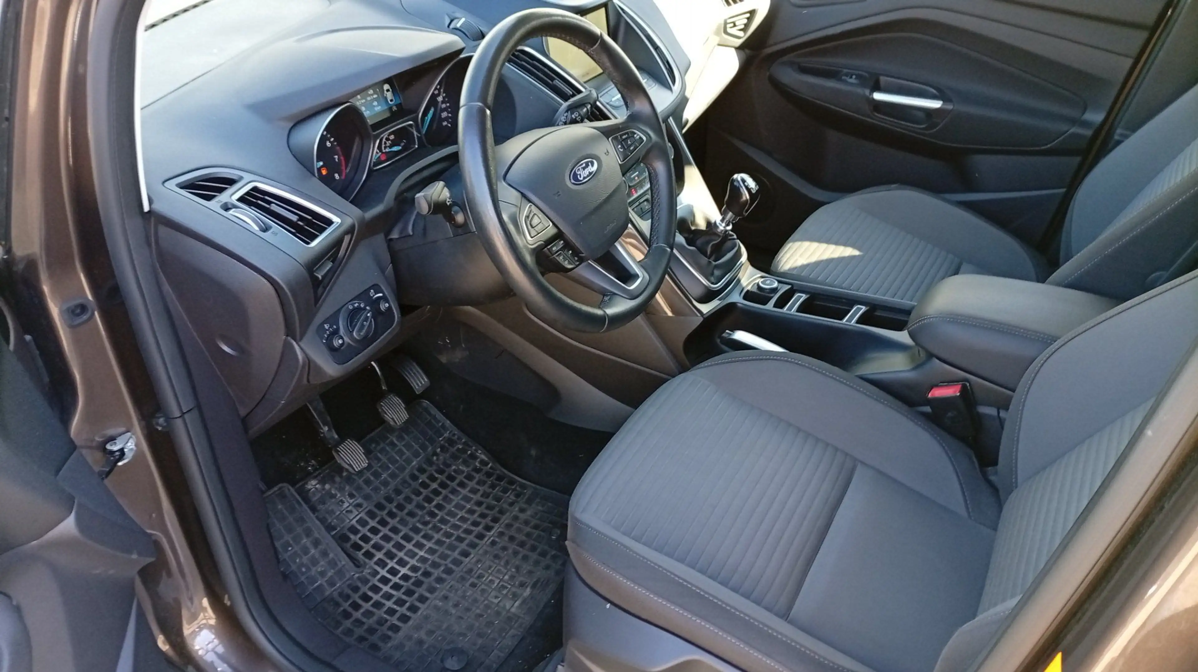 Ford C-Max 1.0 EcoBoost — photo 10