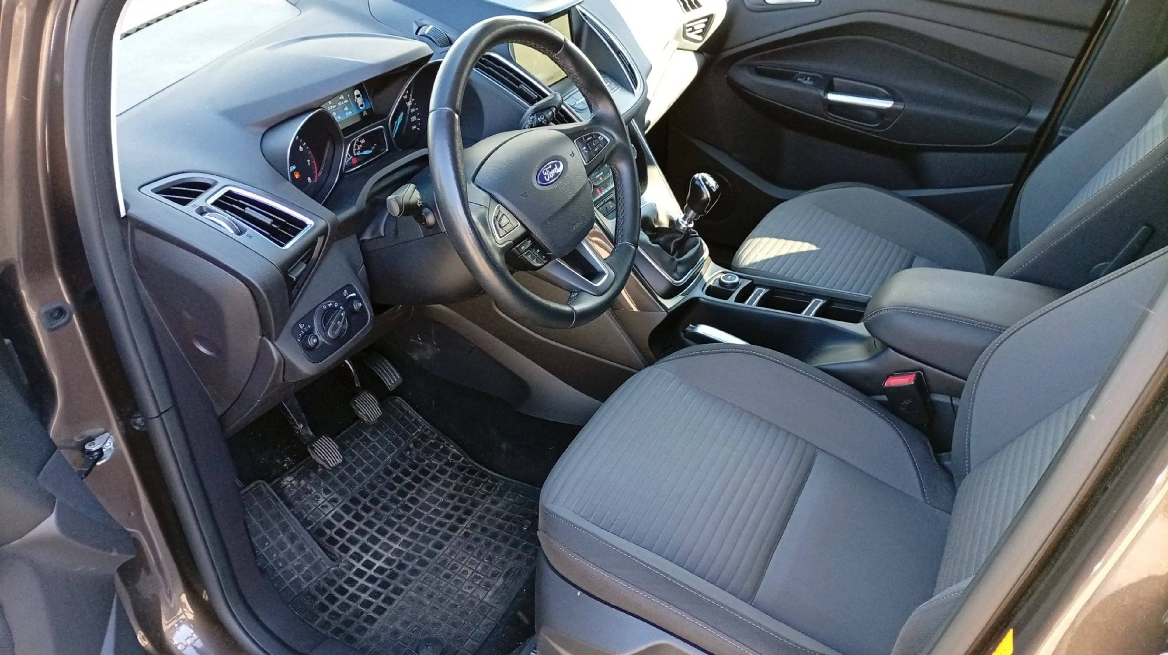 Ford C-Max 1.0 EcoBoost — photo 11