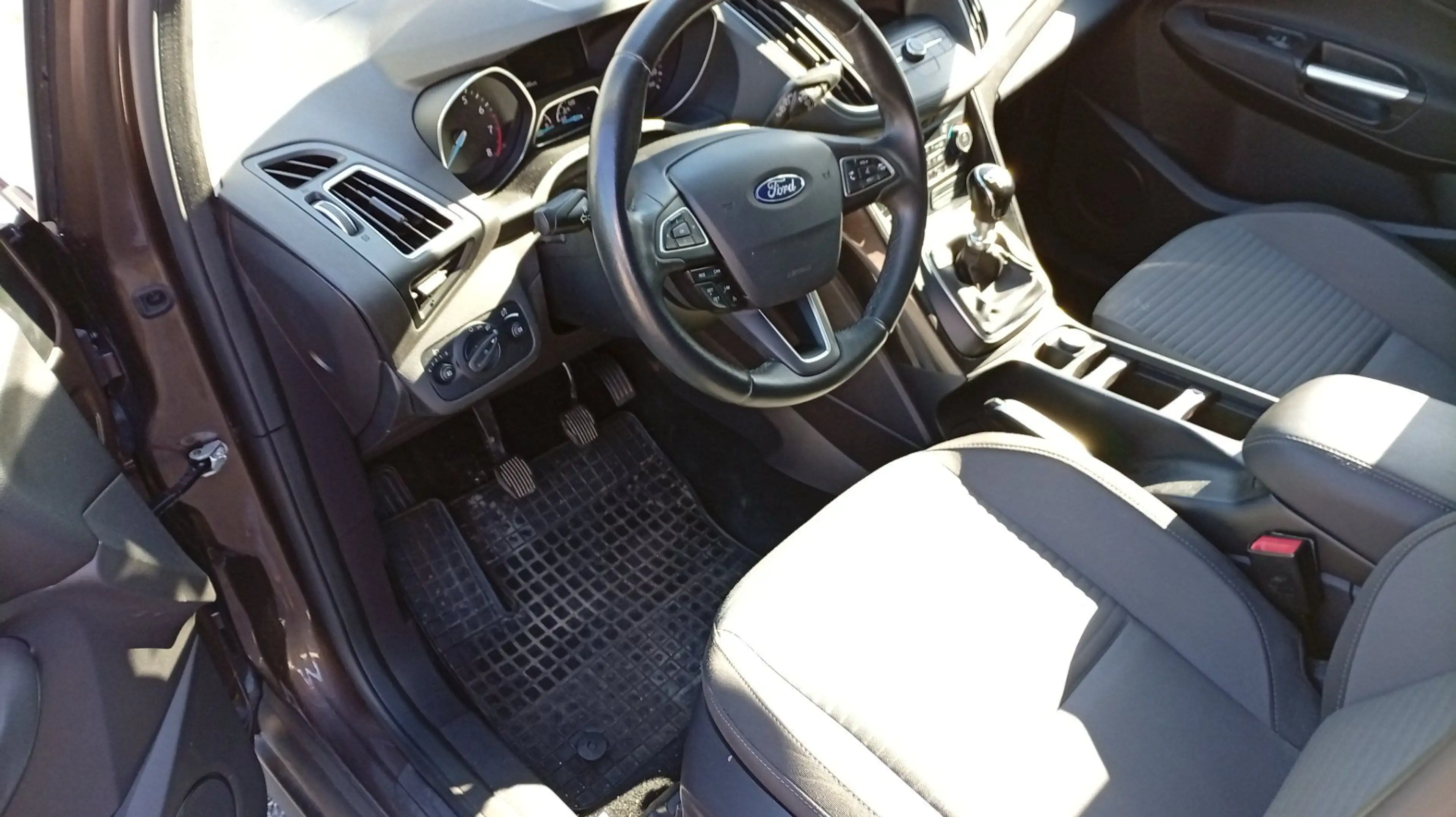 Ford C-Max 1.0 EcoBoost — photo 4