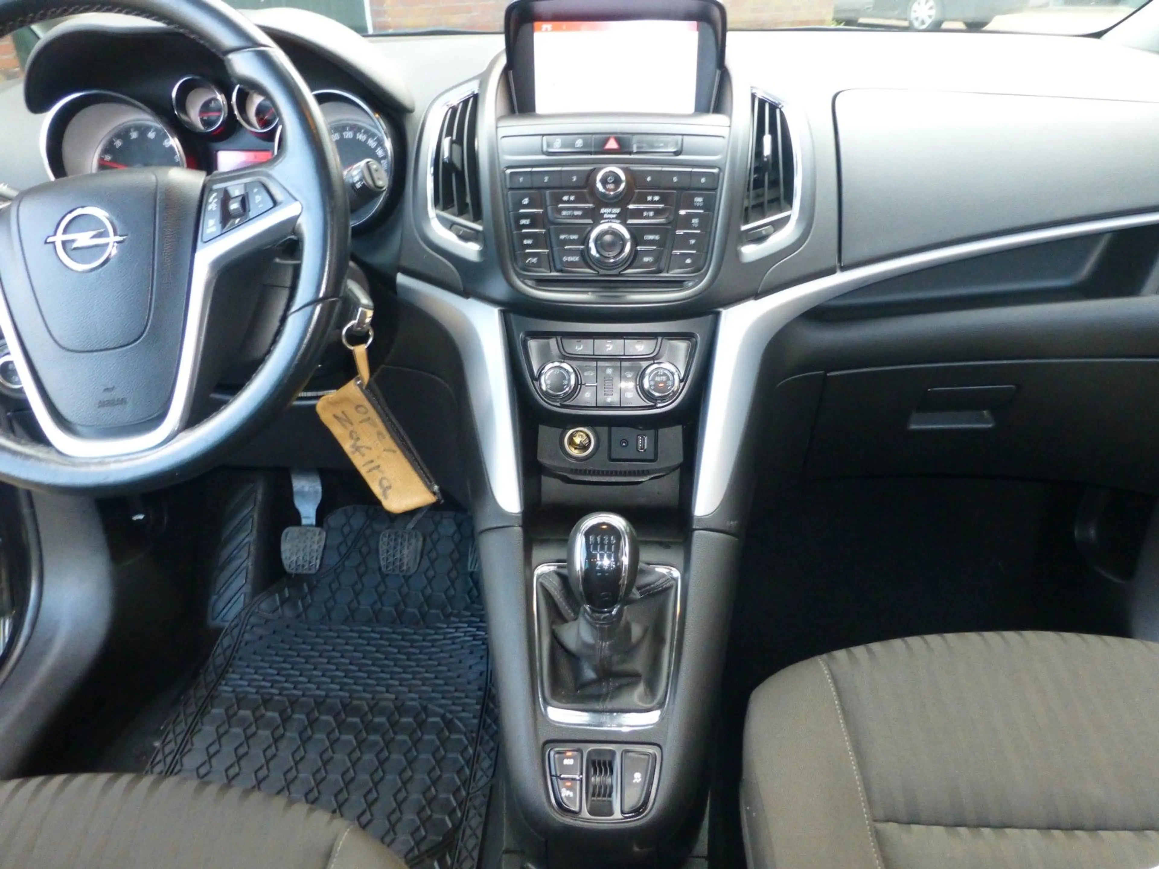 Opel Zafira Tourer — photo 11